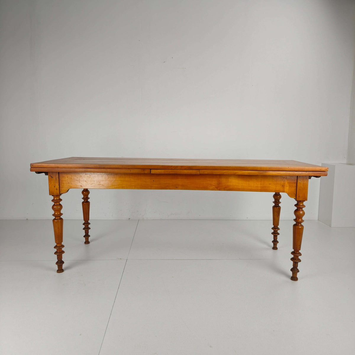 Elegant 20th Century French Cherrywood Extending Dining Table Elegant 20th Century French Cherrywood Extending Dining Table