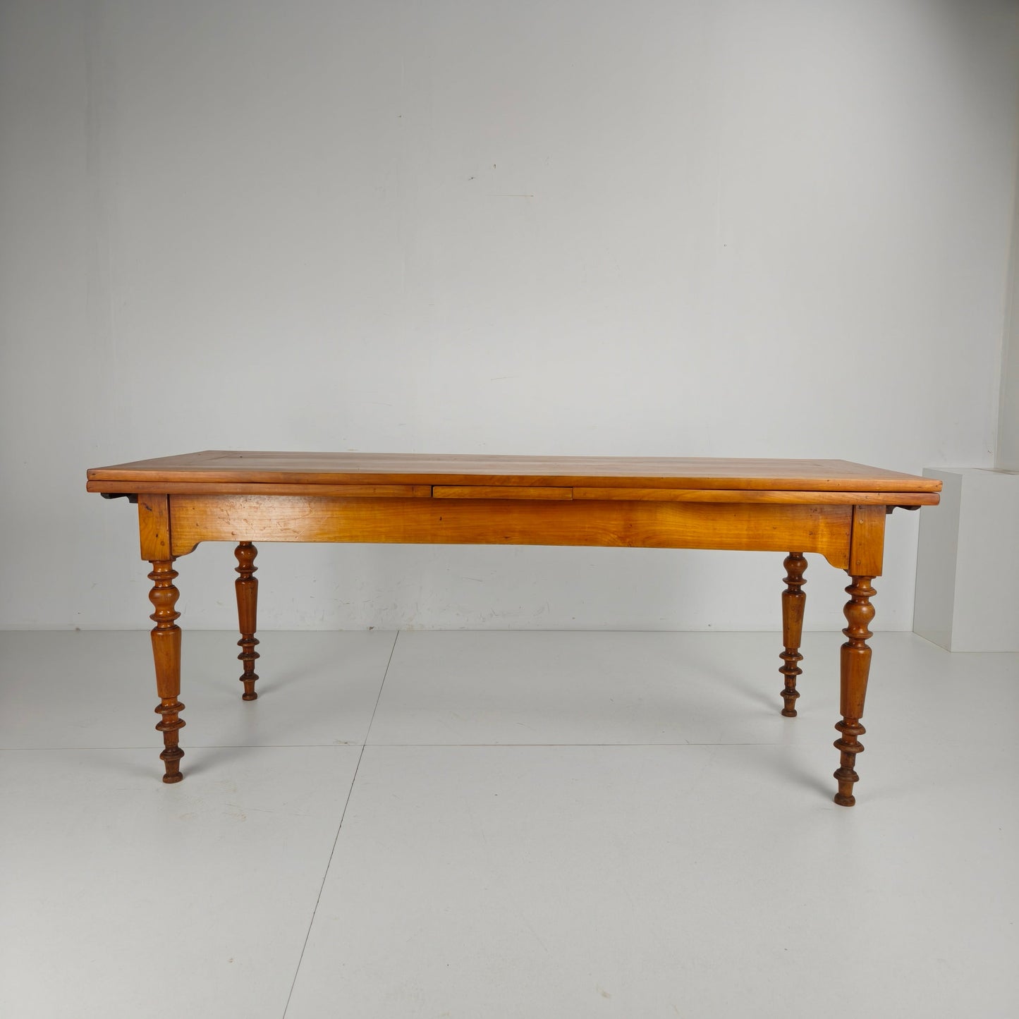 Elegant 20th Century French Cherrywood Extending Dining Table Elegant 20th Century French Cherrywood Extending Dining Table