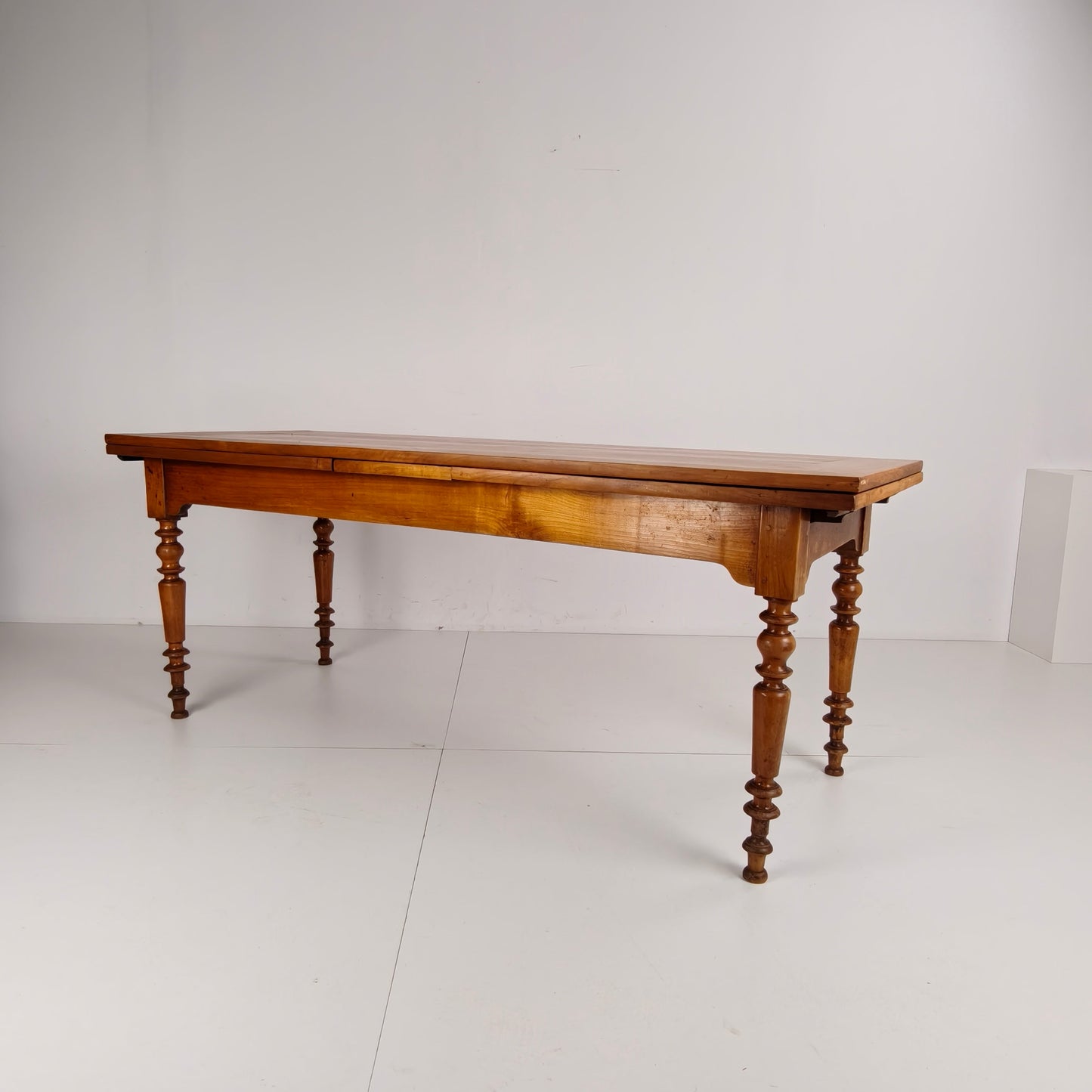 Elegant 20th Century French Cherrywood Extending Dining Table Elegant 20th Century French Cherrywood Extending Dining Table