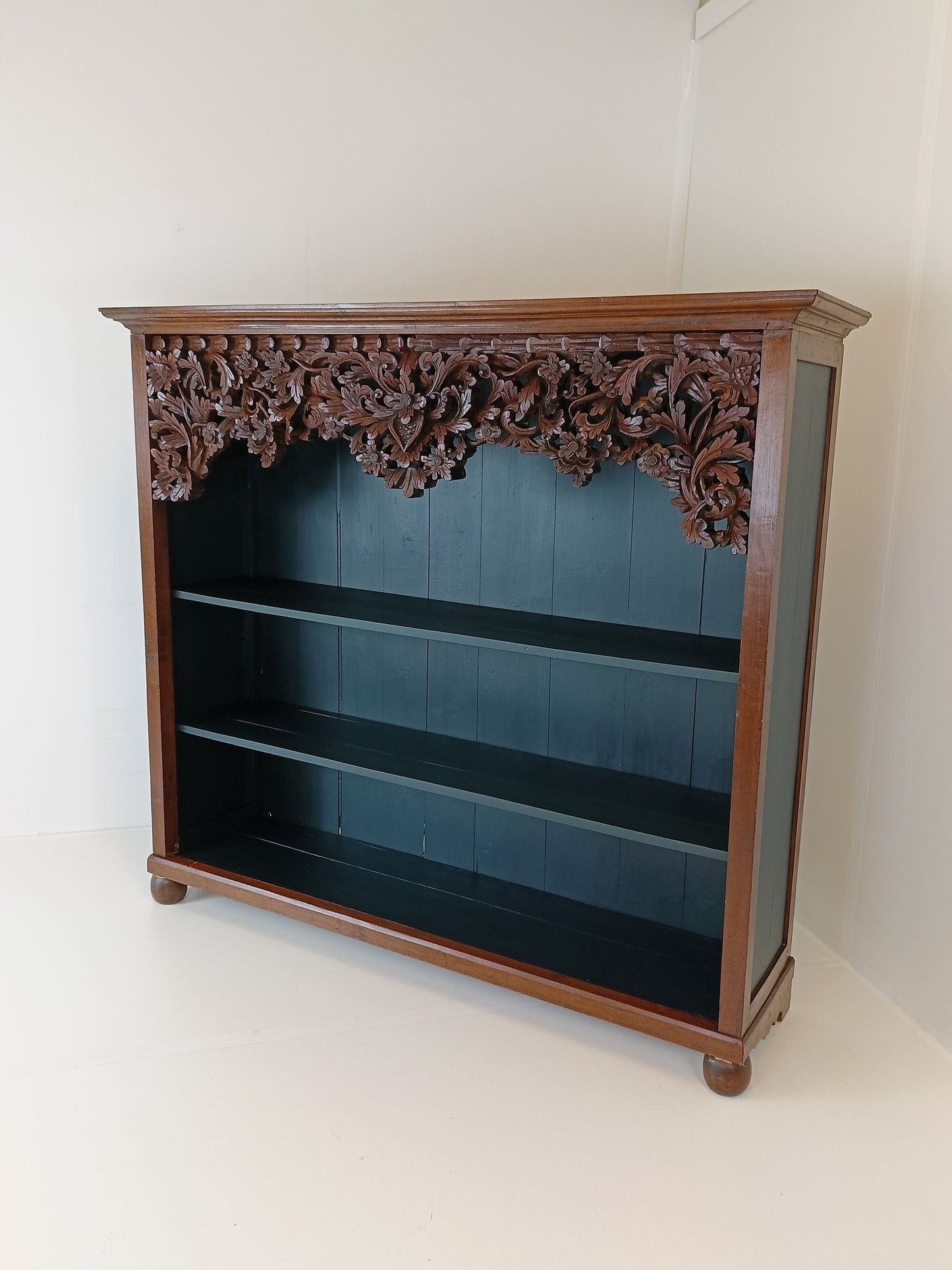 Elegant Ambon Cabinet Elegant Ambon Cabinet