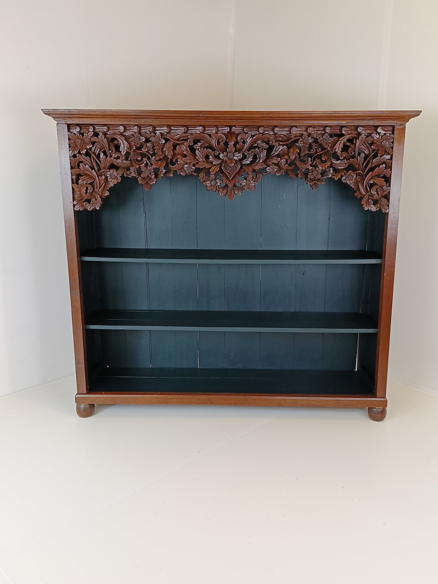 Elegant Ambon Cabinet Elegant Ambon Cabinet
