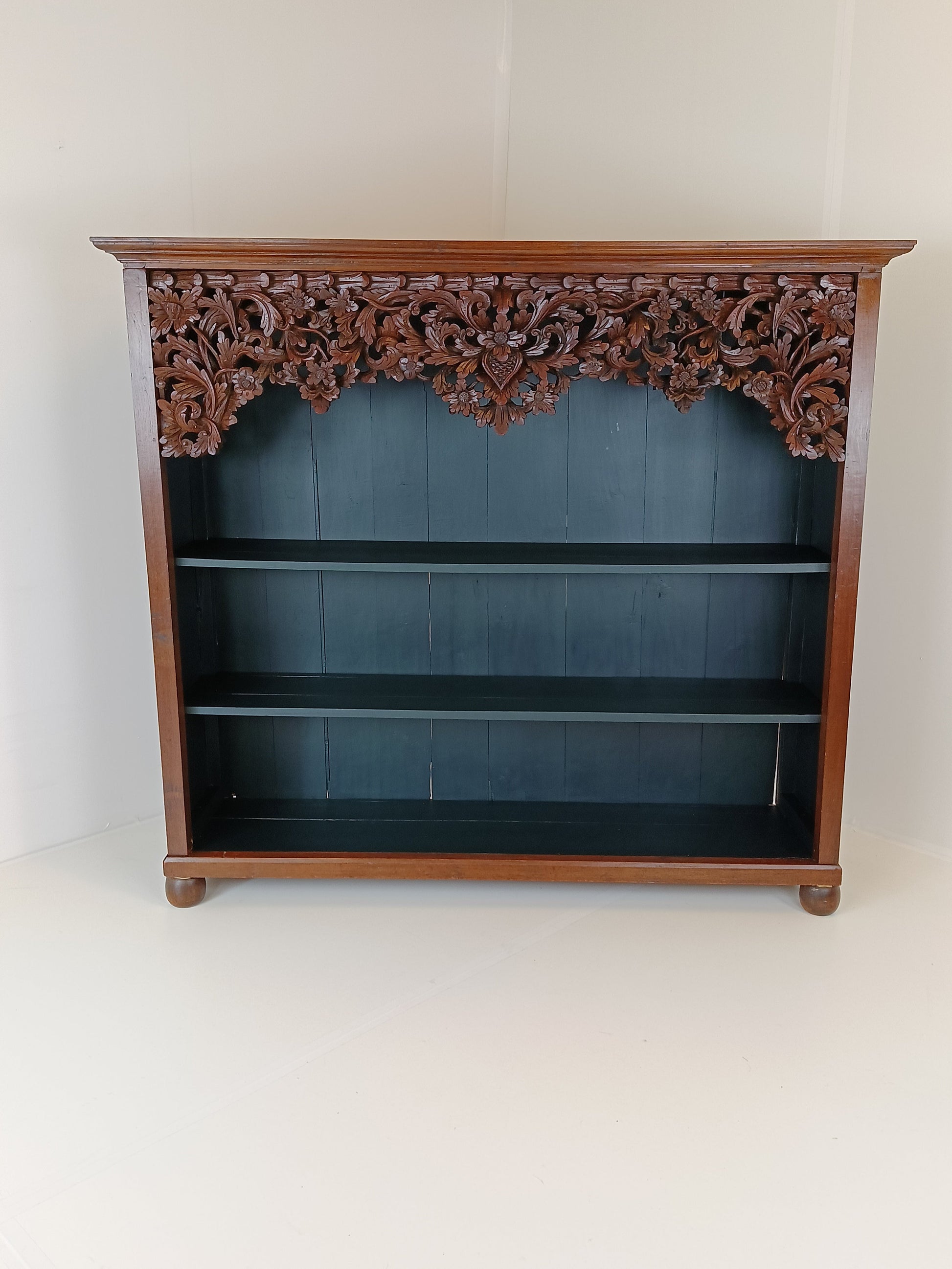 Elegant Ambon Cabinet Elegant Ambon Cabinet