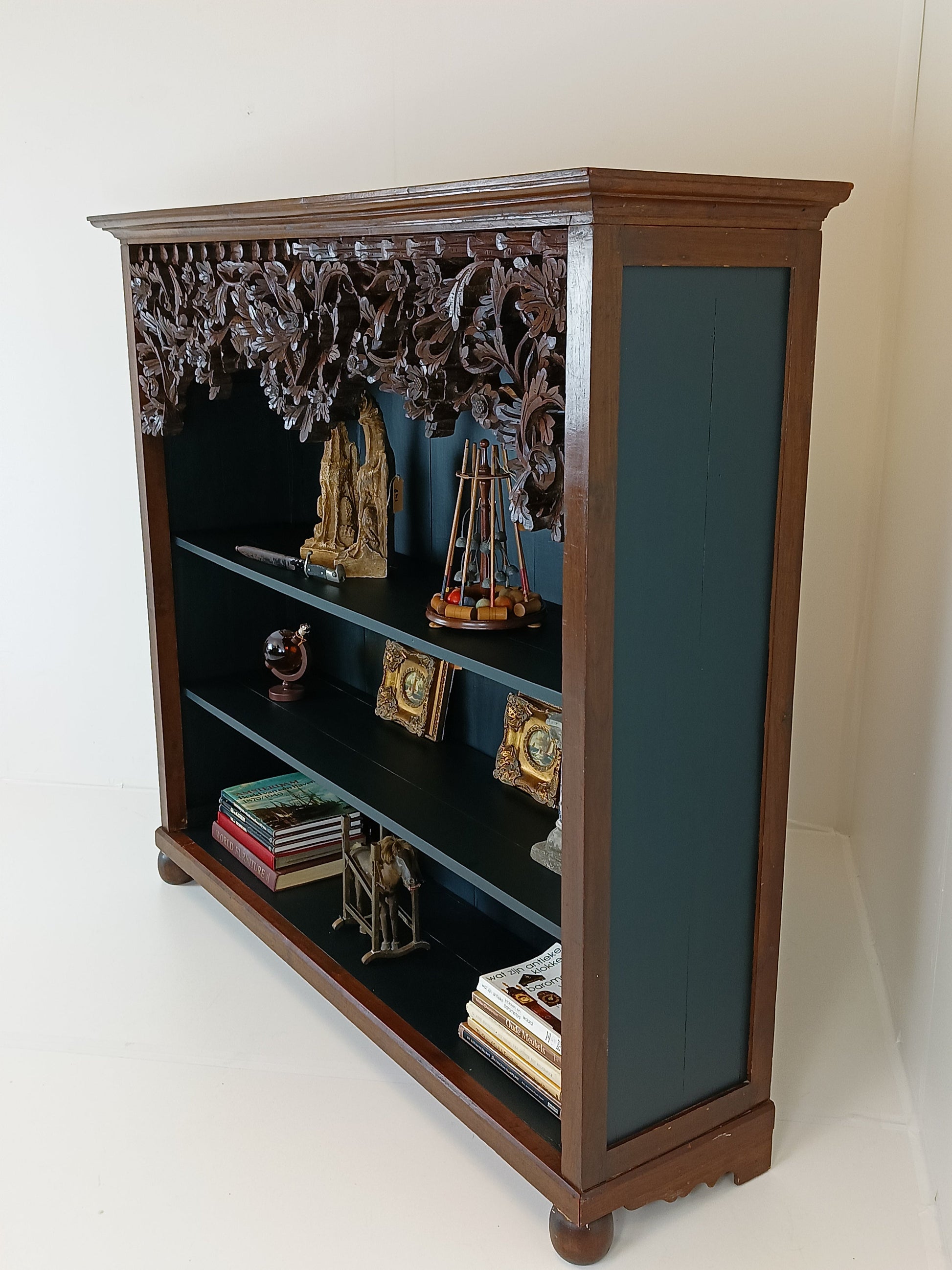 Elegant Ambon Cabinet Elegant Ambon Cabinet