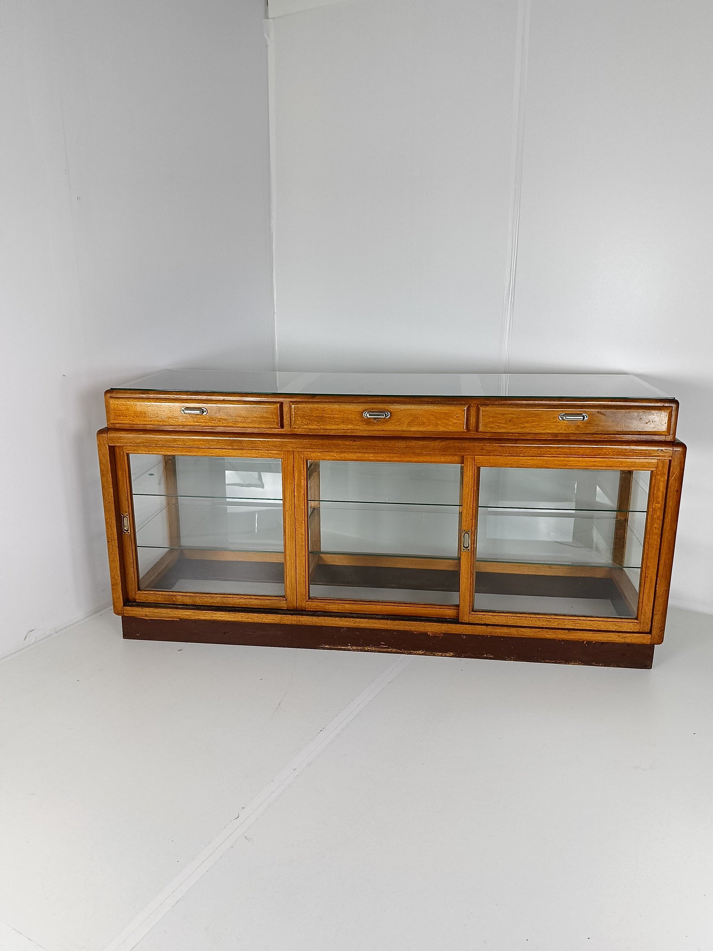 Elegant Antique Store Display With Glass Shelves Elegant Antique Store Display With Glass Shelves