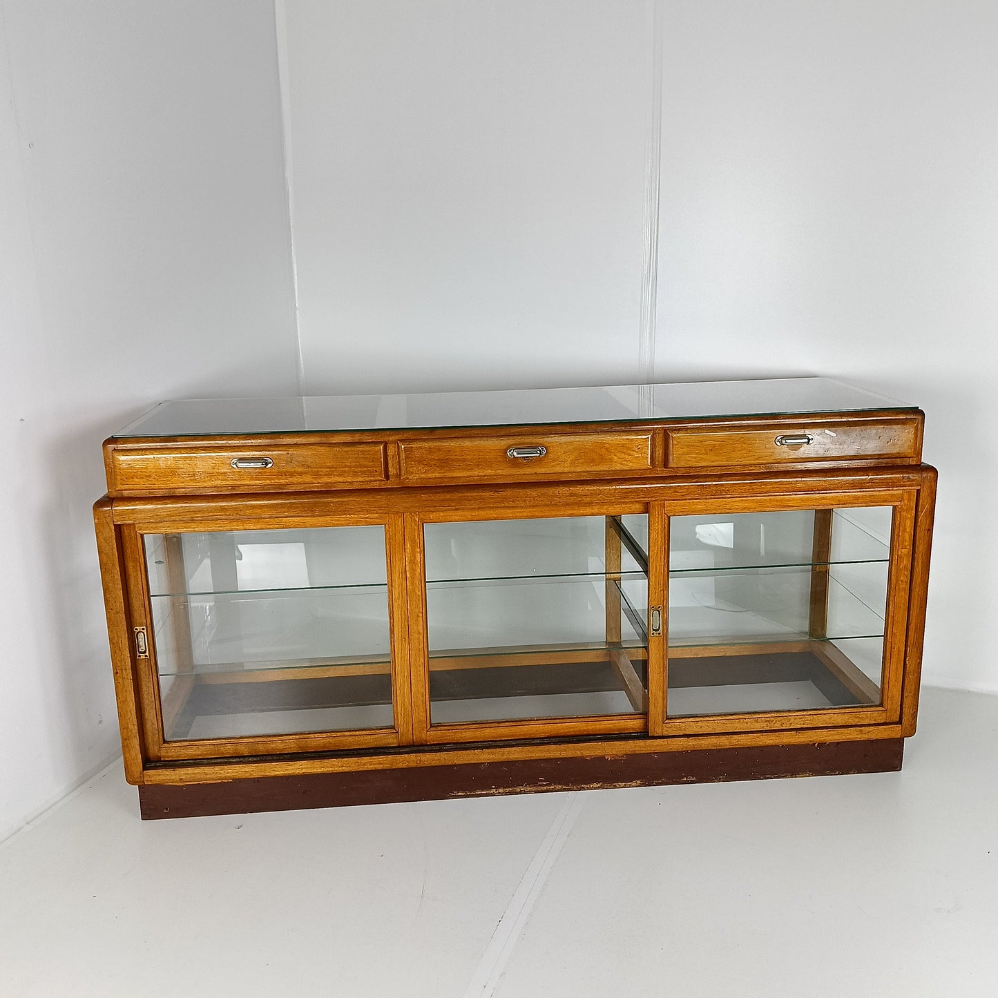 Elegant Antique Store Display With Glass Shelves Elegant Antique Store Display With Glass Shelves