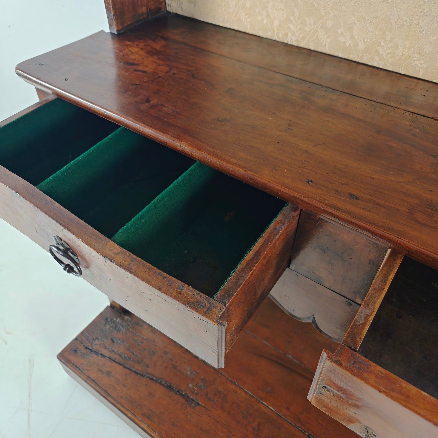English Georgian Dresser – Solid Oak, circa 1800 English Georgian Dresser – Solid Oak, circa 1800