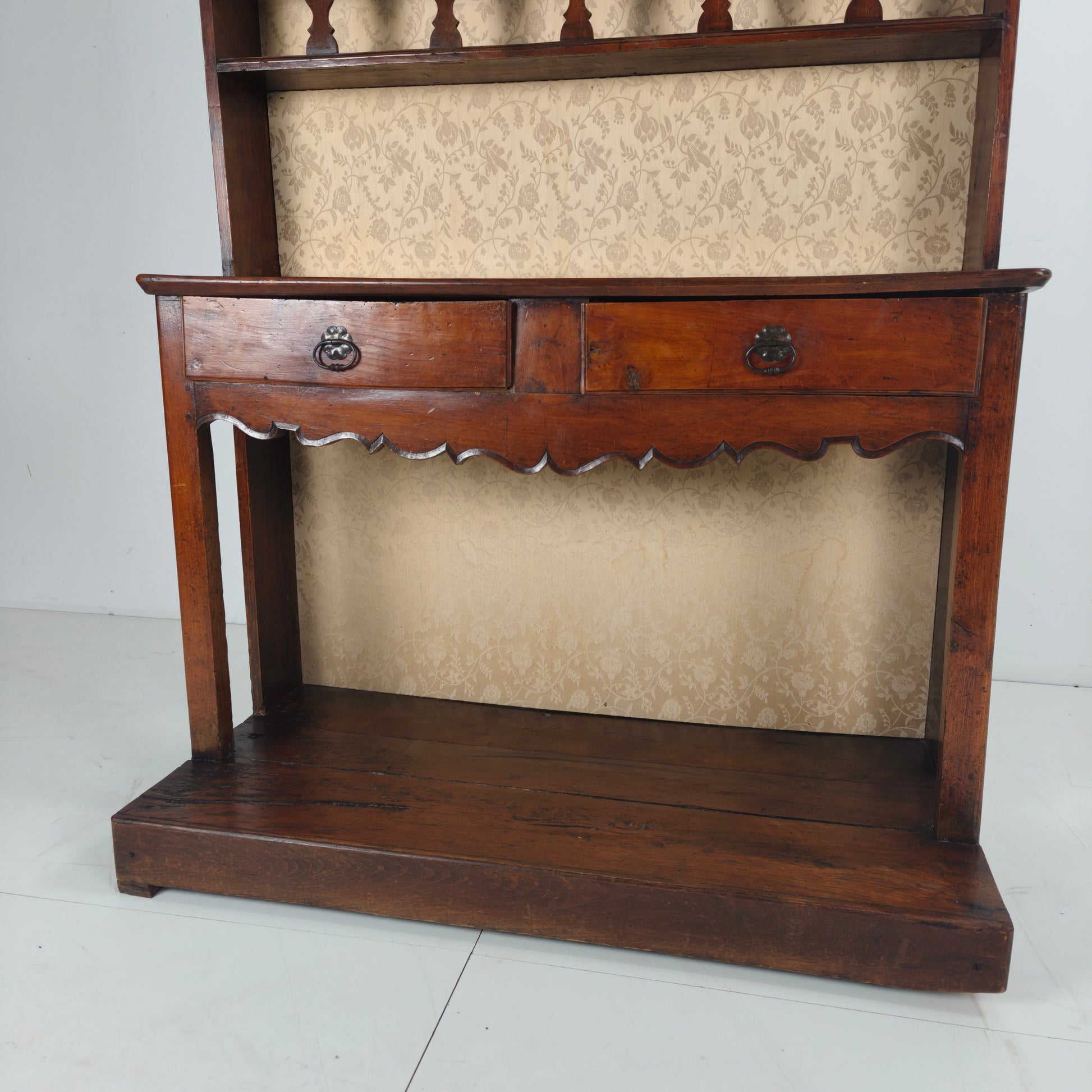 English Georgian Dresser – Solid Oak, circa 1800 English Georgian Dresser – Solid Oak, circa 1800
