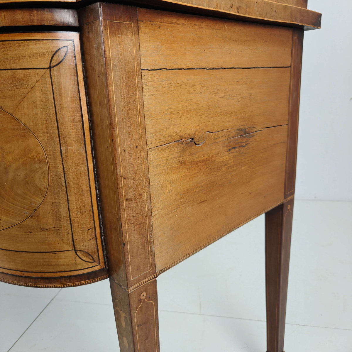 English Georgian Revival Sideboard – 19th early Century English Georgian Revival Sideboard – 19th early Century