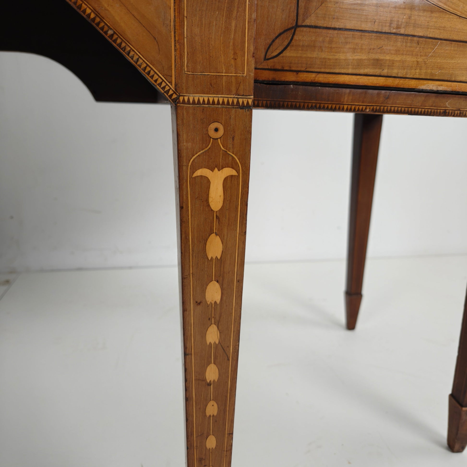 English Georgian Revival Sideboard – 19th early Century English Georgian Revival Sideboard – 19th early Century