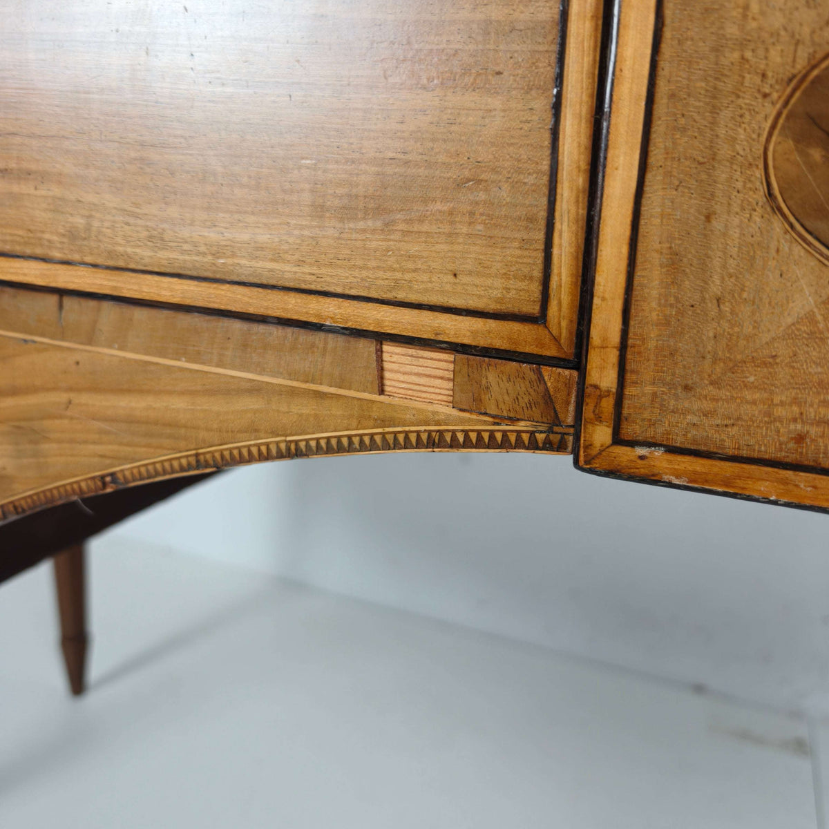 English Georgian Revival Sideboard – 19th early Century English Georgian Revival Sideboard – 19th early Century