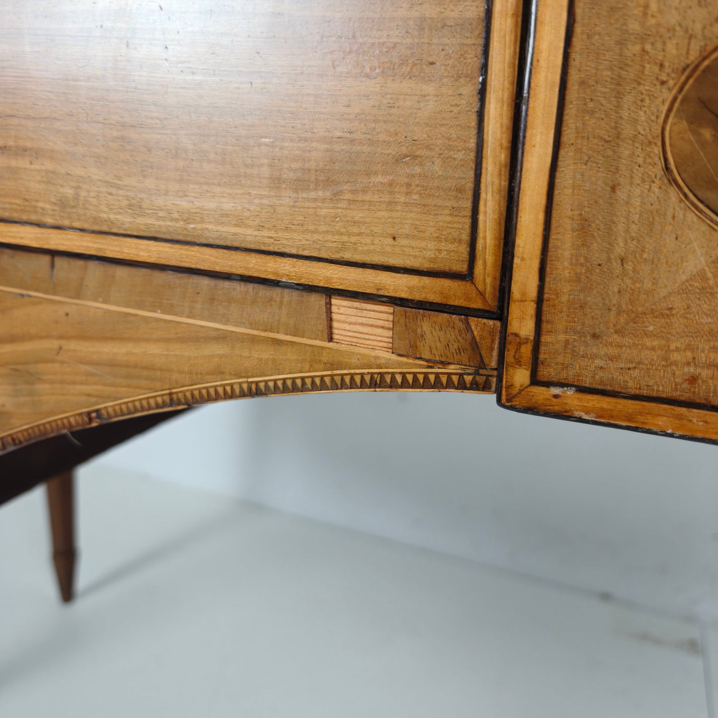 English Georgian Revival Sideboard – 19th early Century English Georgian Revival Sideboard – 19th early Century