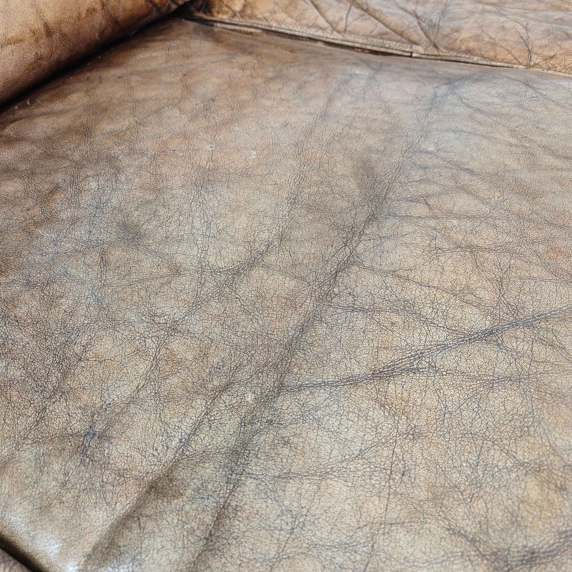 English Howard & Sons Style Leather Sofa – 20th Century English Howard & Sons Style Leather Sofa – 20th Century