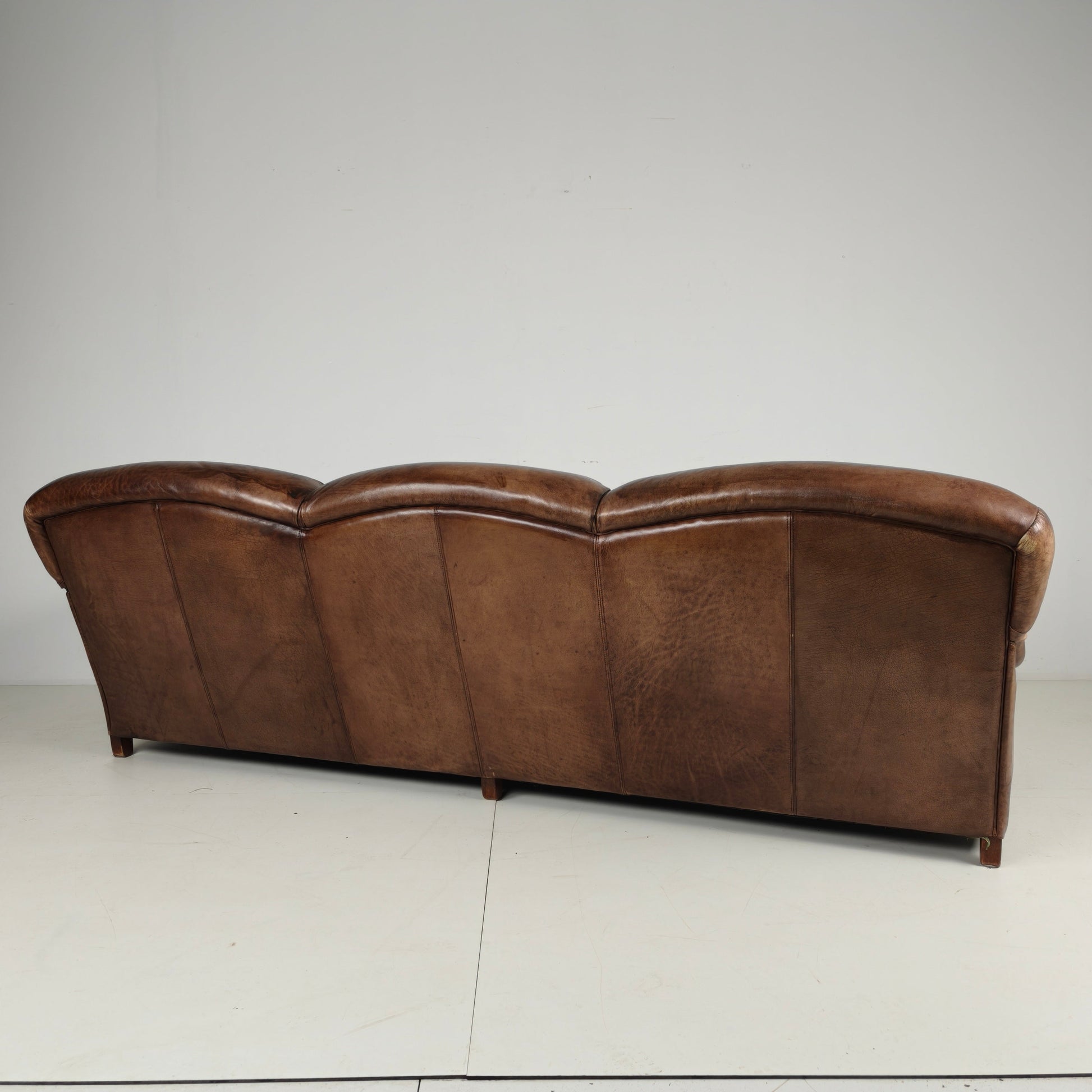 English Howard & Sons Style Leather Sofa – 20th Century English Howard & Sons Style Leather Sofa – 20th Century