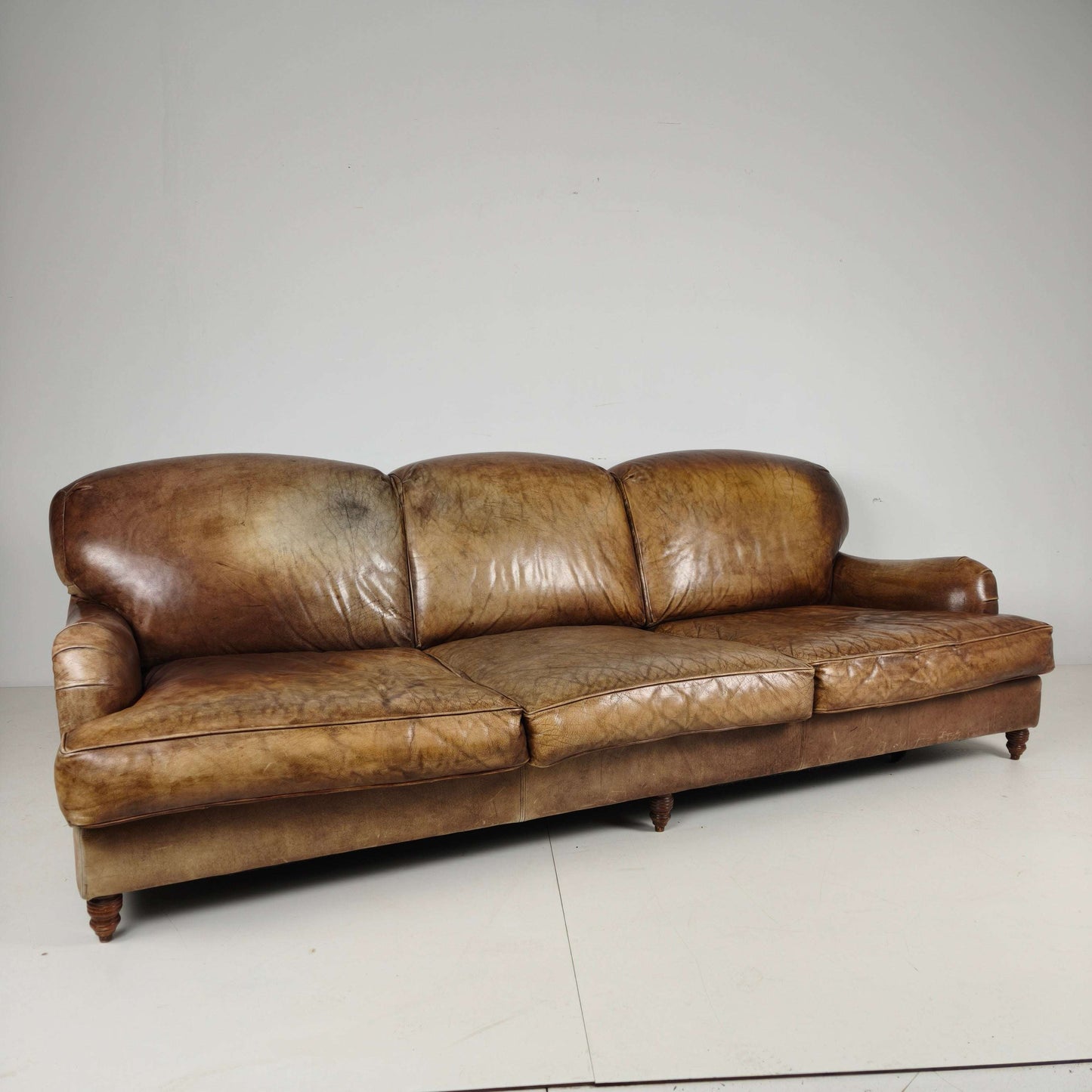 English Howard & Sons Style Leather Sofa – 20th Century English Howard & Sons Style Leather Sofa – 20th Century