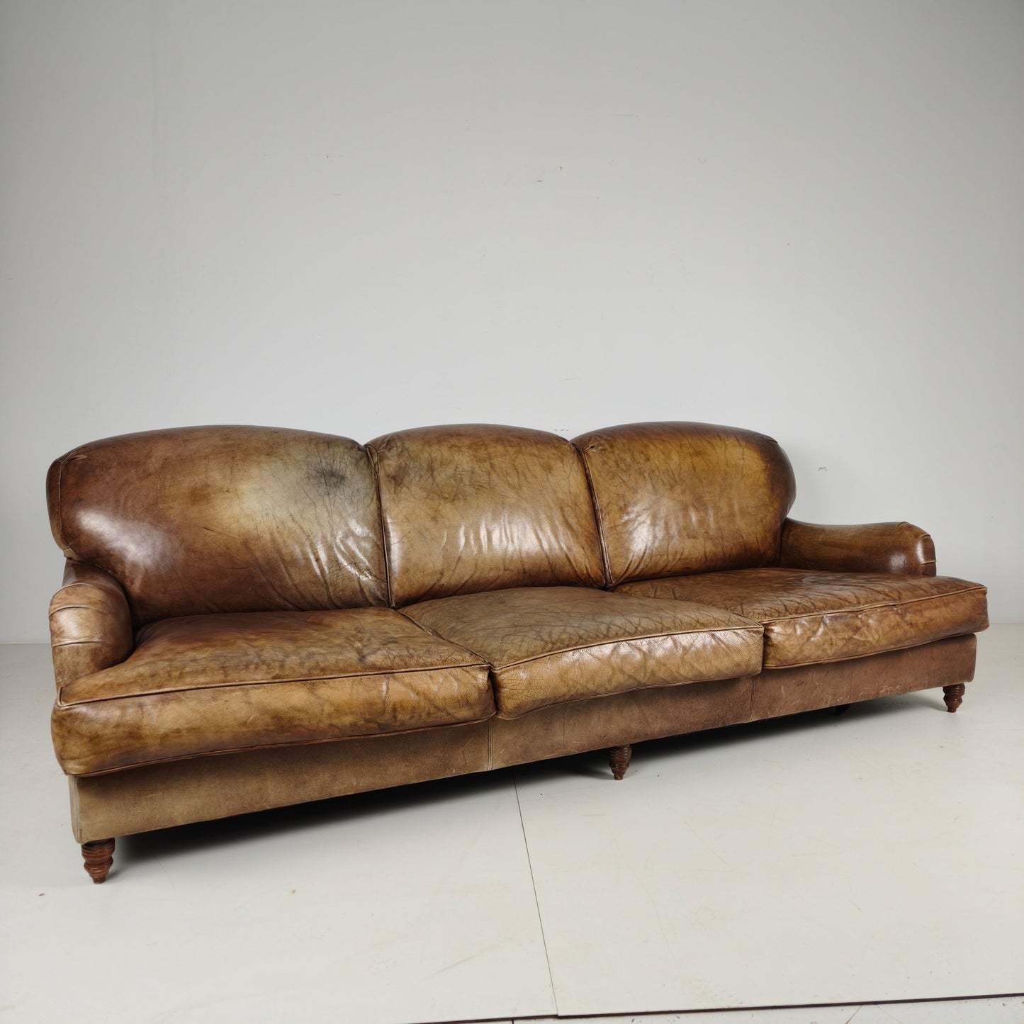English Howard & Sons Style Leather Sofa – 20th Century English Howard & Sons Style Leather Sofa – 20th Century