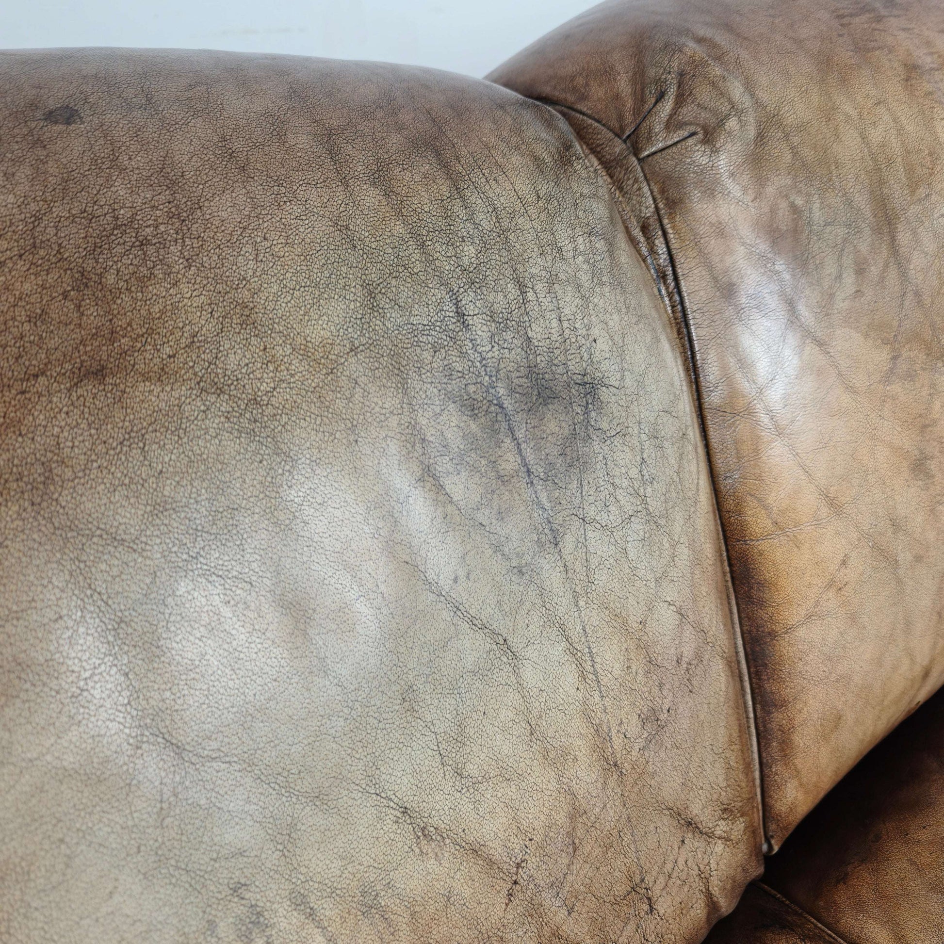 English Howard & Sons Style Leather Sofa – 20th Century English Howard & Sons Style Leather Sofa – 20th Century