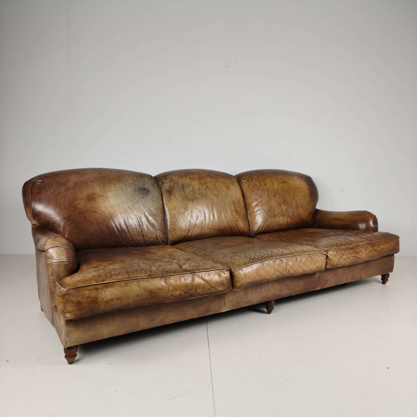 English Howard & Sons Style Leather Sofa – 20th Century English Howard & Sons Style Leather Sofa – 20th Century