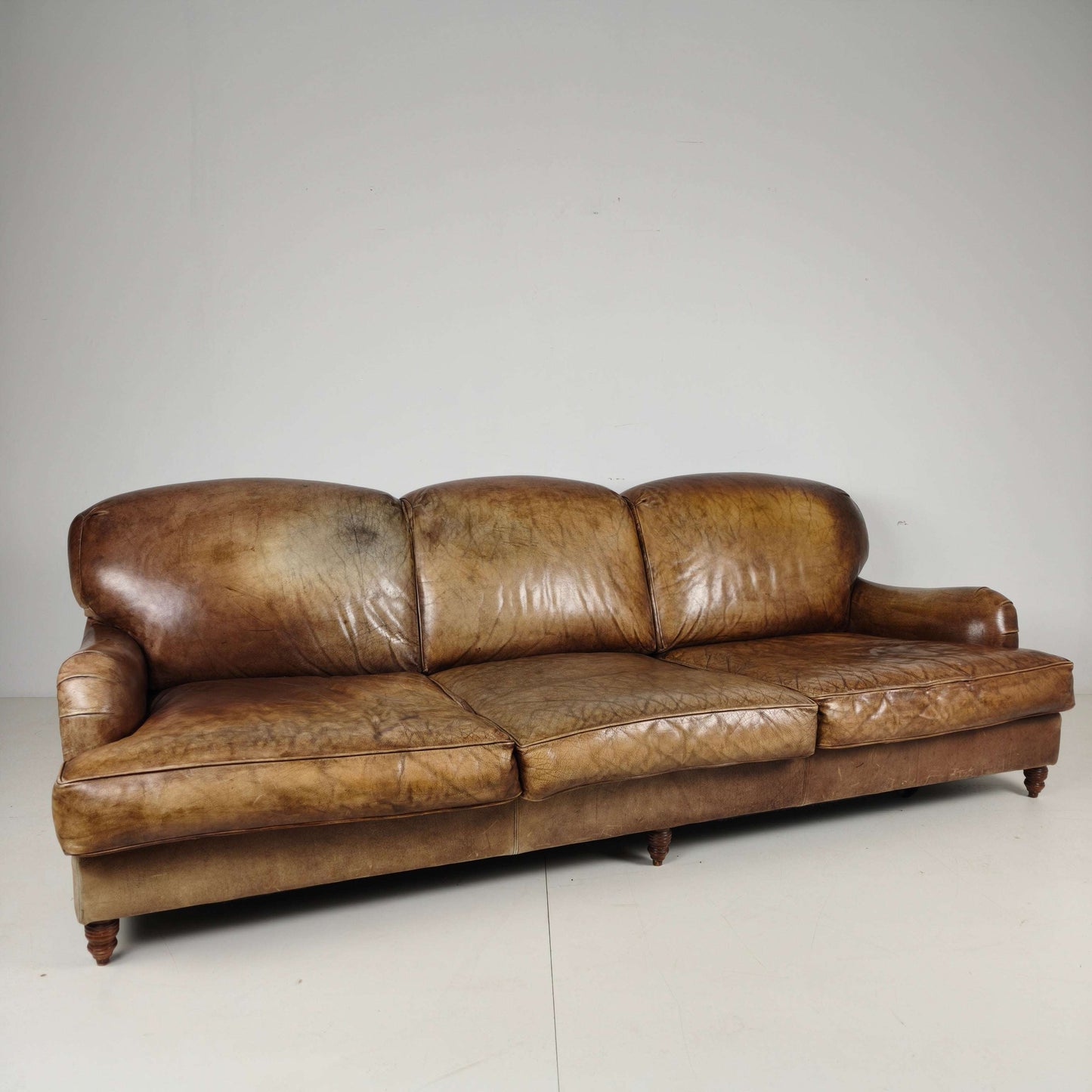 English Howard & Sons Style Leather Sofa – 20th Century English Howard & Sons Style Leather Sofa – 20th Century