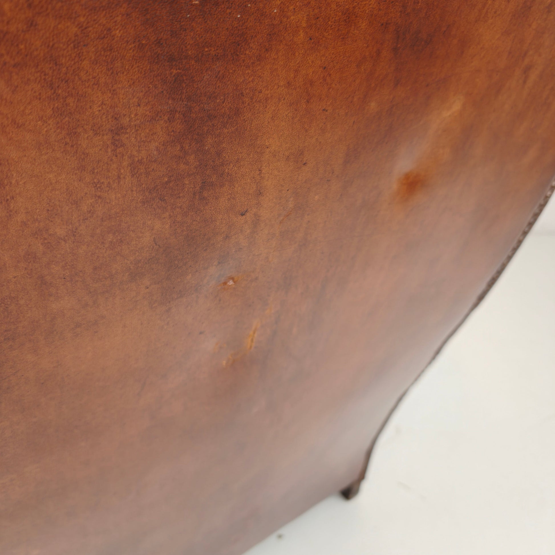 English Leather Armchair – Fine Quality & Great Comfort English Leather Armchair – Fine Quality & Great Comfort