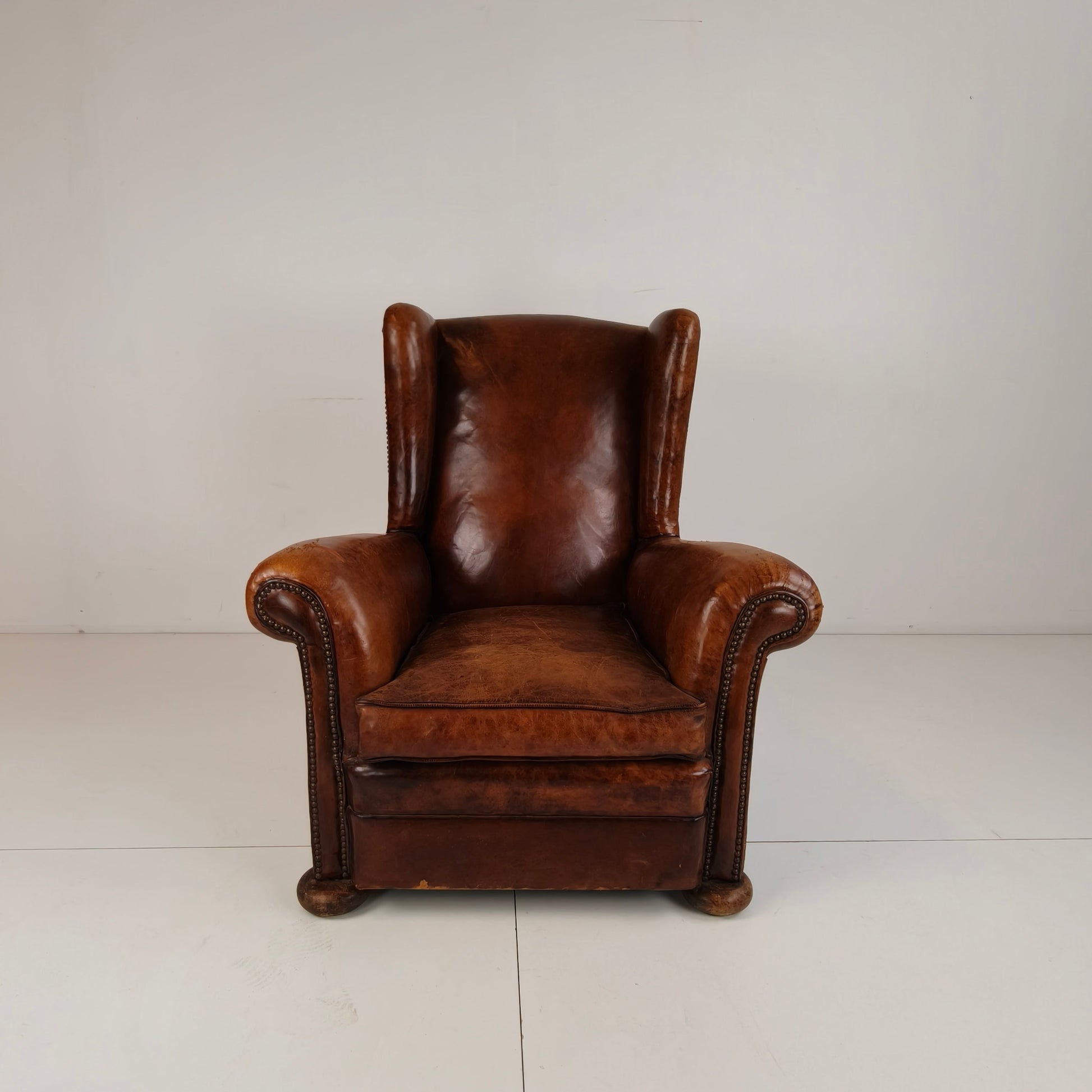 English Leather Armchair – Fine Quality & Great Comfort English Leather Armchair – Fine Quality & Great Comfort
