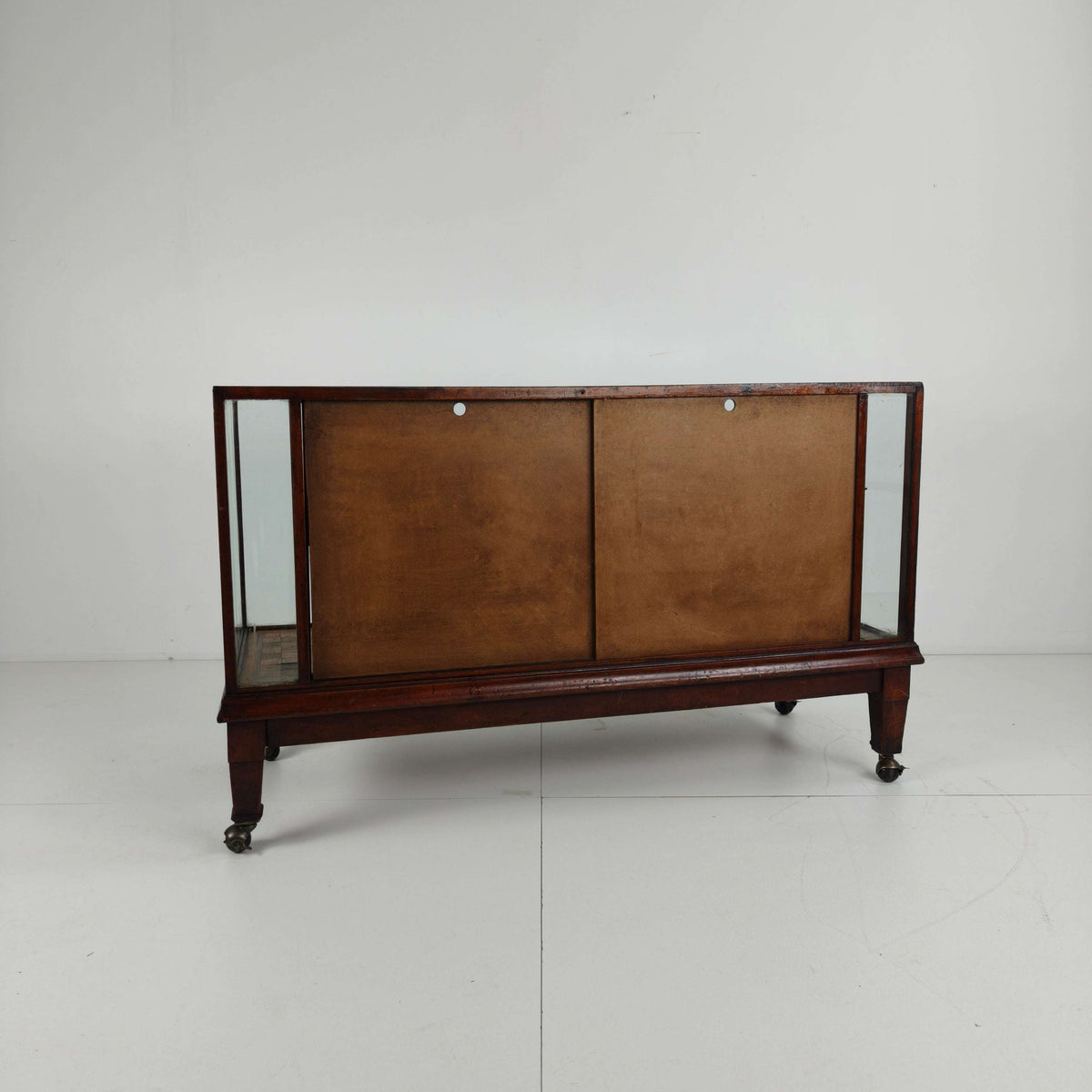 English Shop Display / Shop Counter (1910–1920) English Shop Display / Shop Counter (1910–1920)