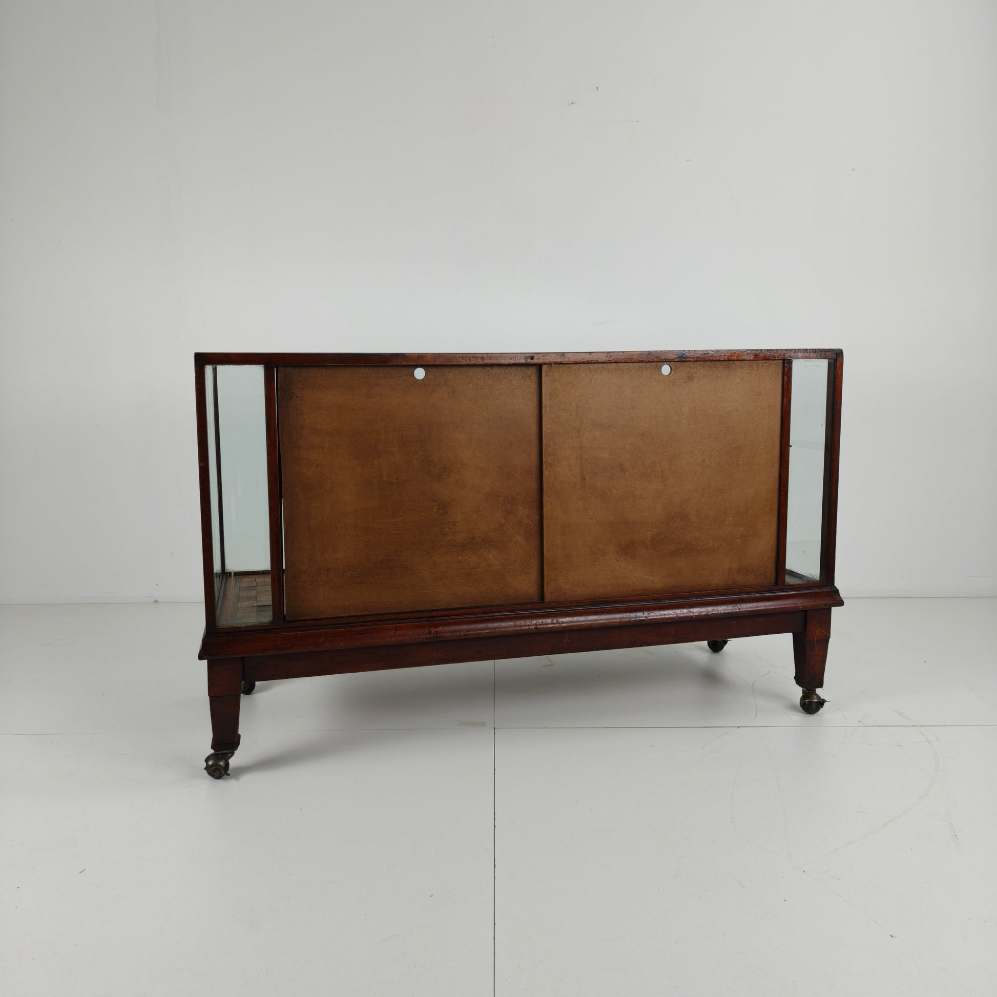 English Shop Display / Shop Counter (1910–1920) English Shop Display / Shop Counter (1910–1920)