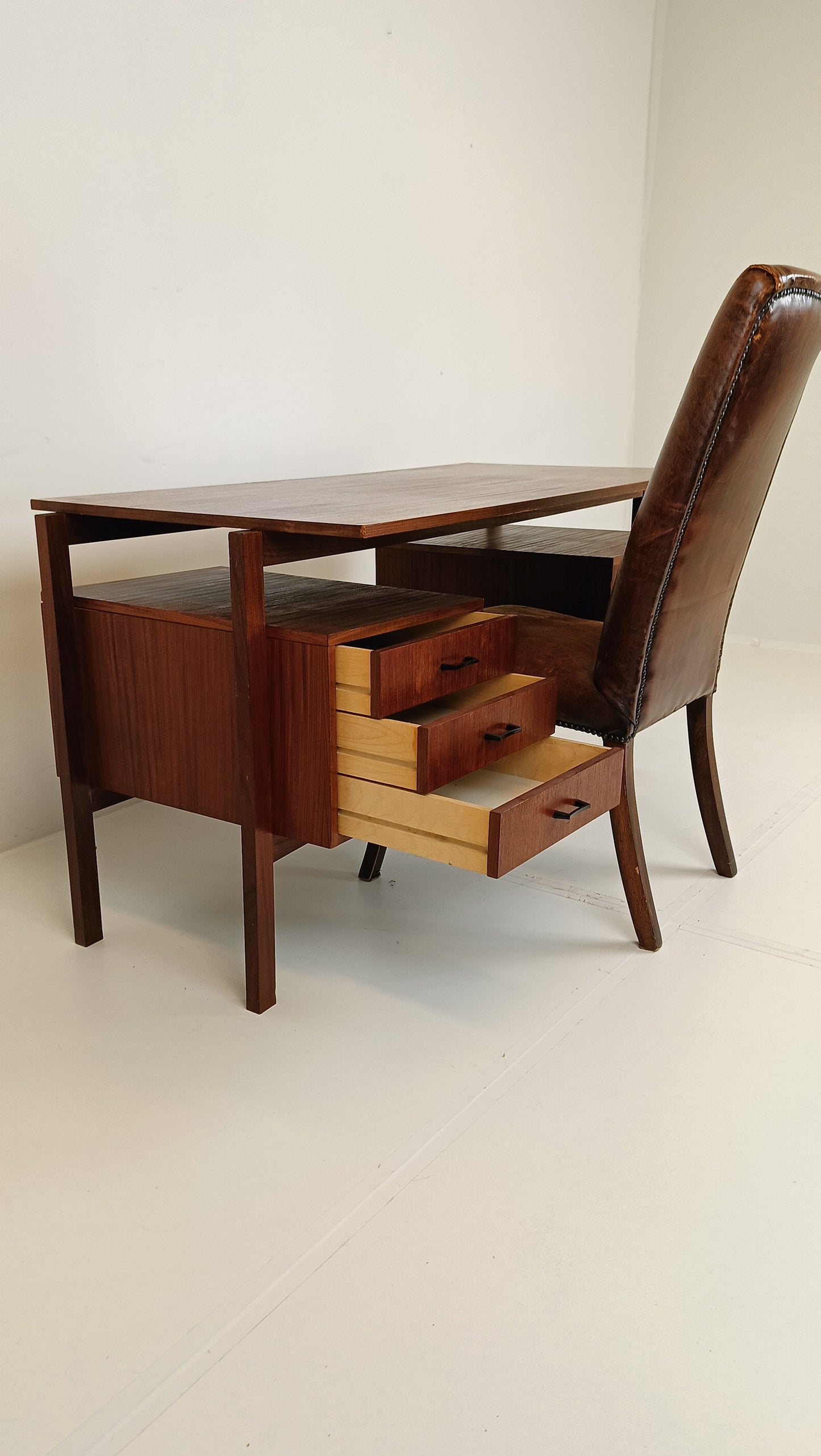 Exclusive Vintage Desk Exclusive Vintage Desk