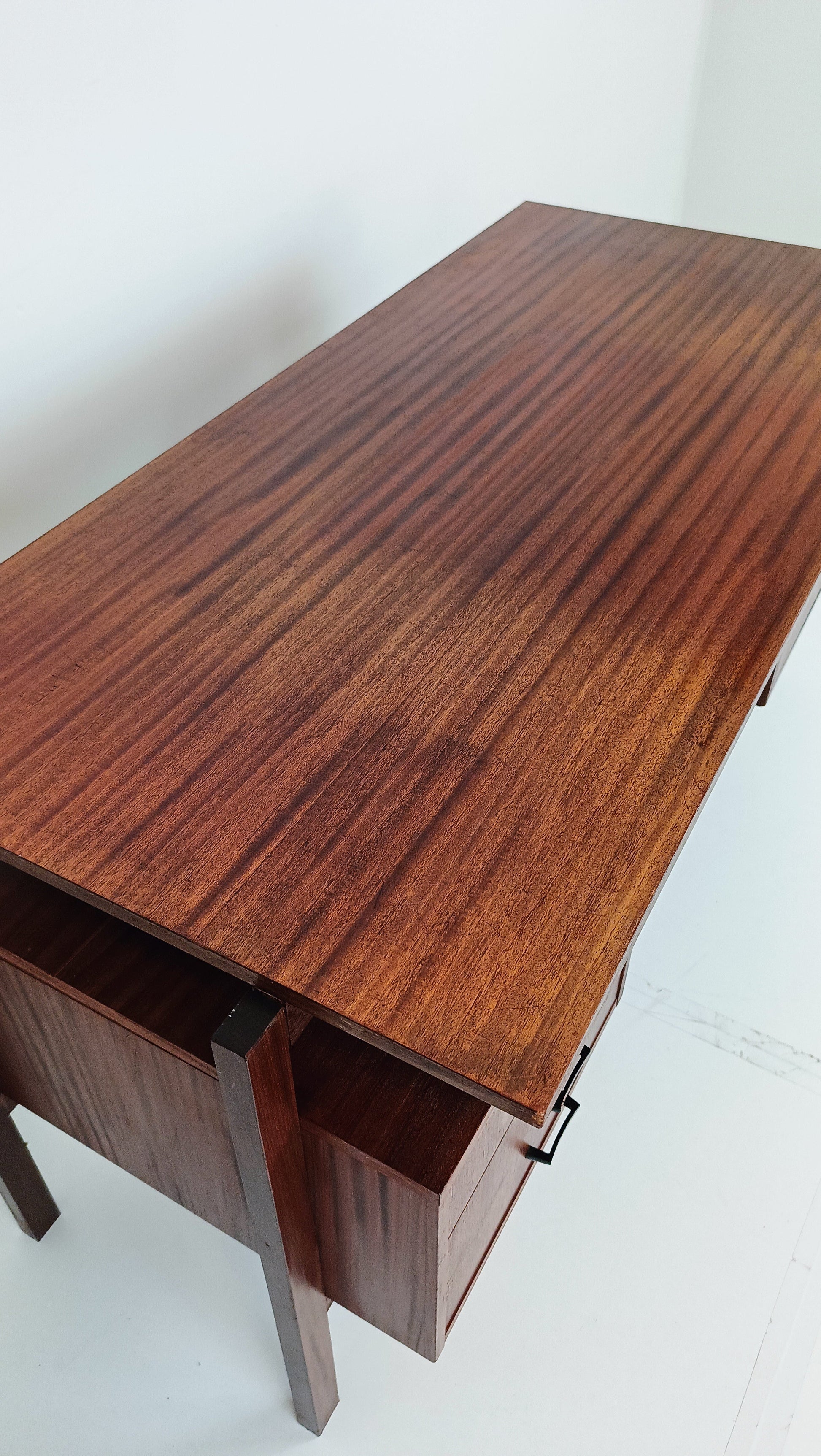 Exclusive Vintage Desk Exclusive Vintage Desk