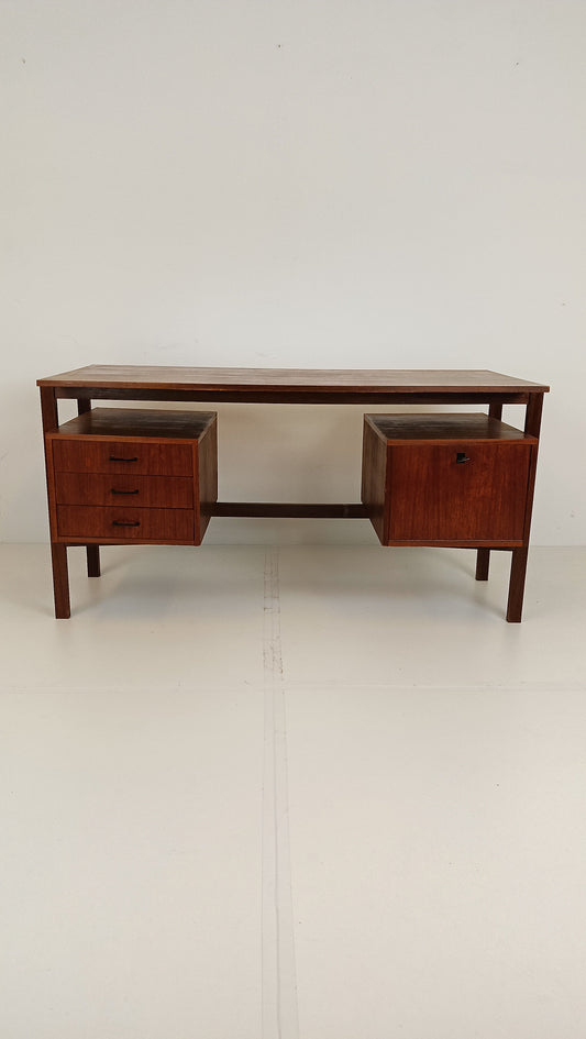 Exclusive Vintage Desk Exclusive Vintage Desk