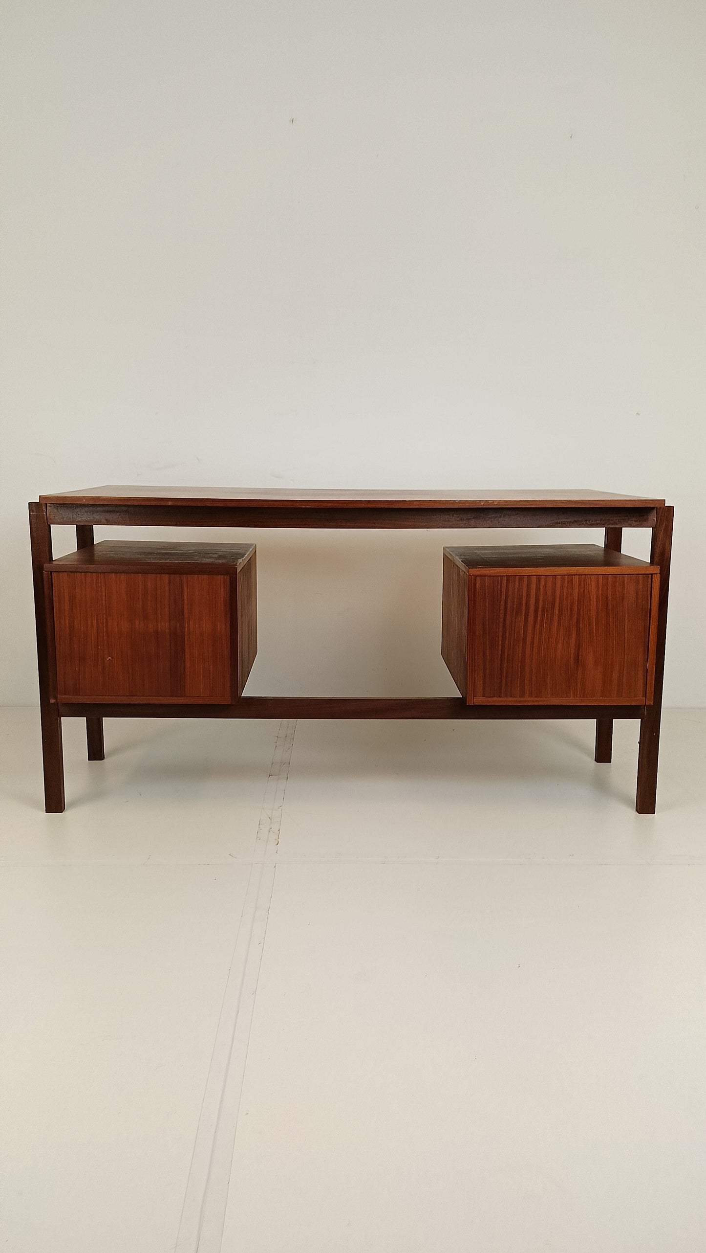 Exclusive Vintage Desk Exclusive Vintage Desk