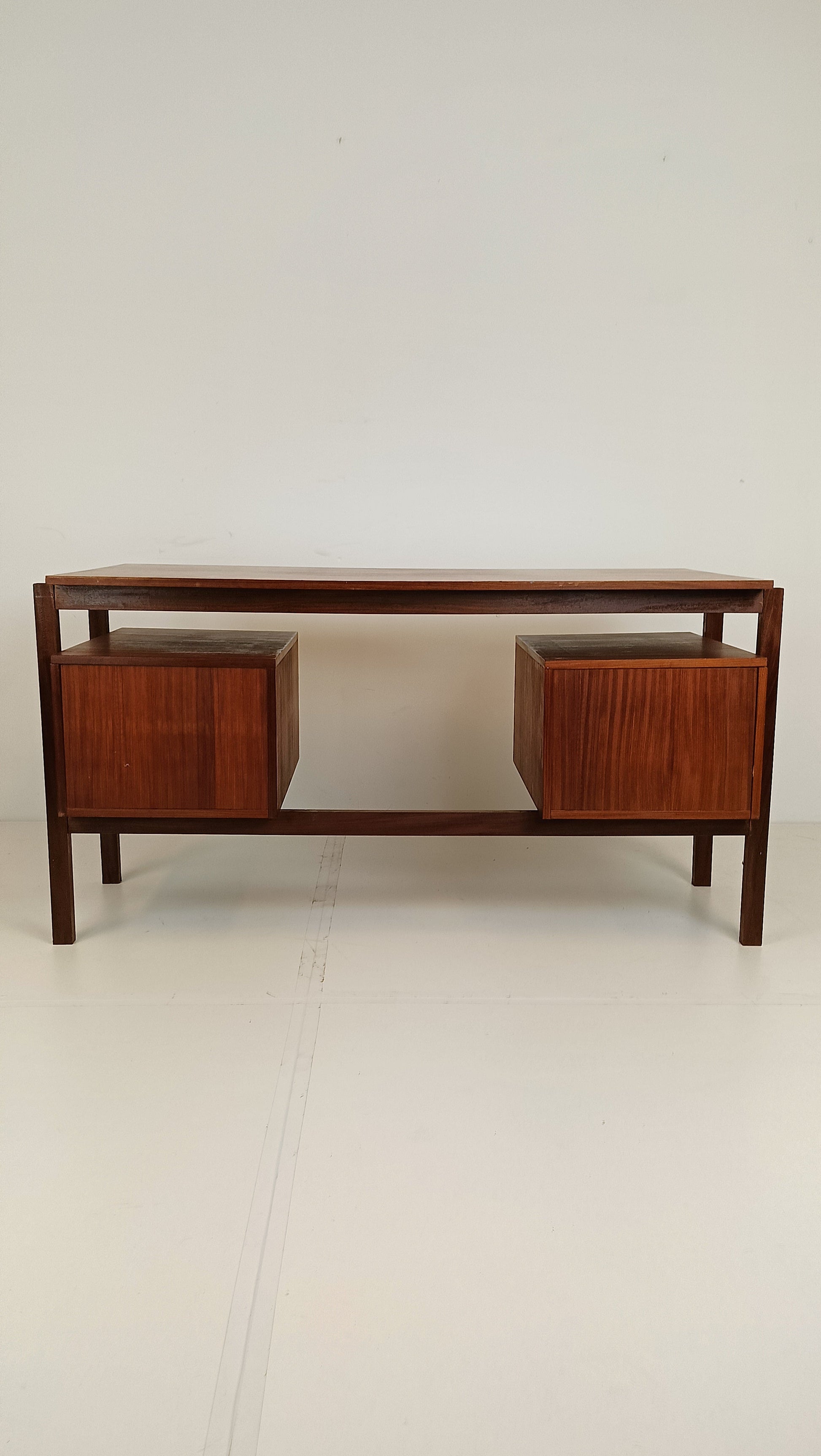 Exclusive Vintage Desk Exclusive Vintage Desk