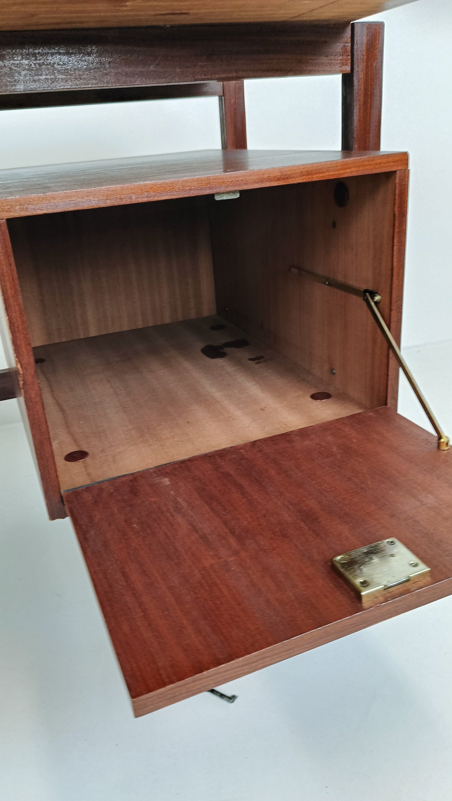 Exclusive Vintage Desk Exclusive Vintage Desk