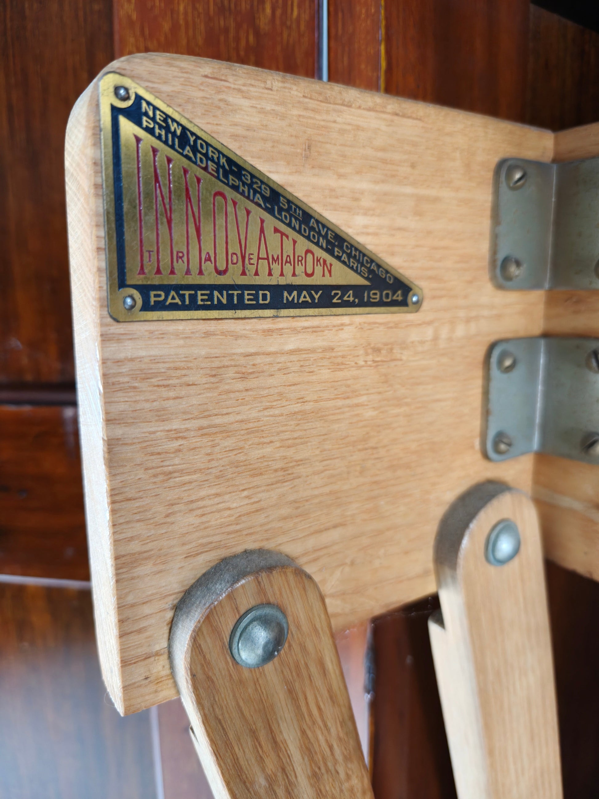 Exquisite English Mahogany Wardrobe from 1904 – the Innovation Trade-Mark, 16 New Bond Street, London Exquisite English Mahogany Wardrobe from 1904 – the Innovation Trade-Mark, 16 New Bond Street, London