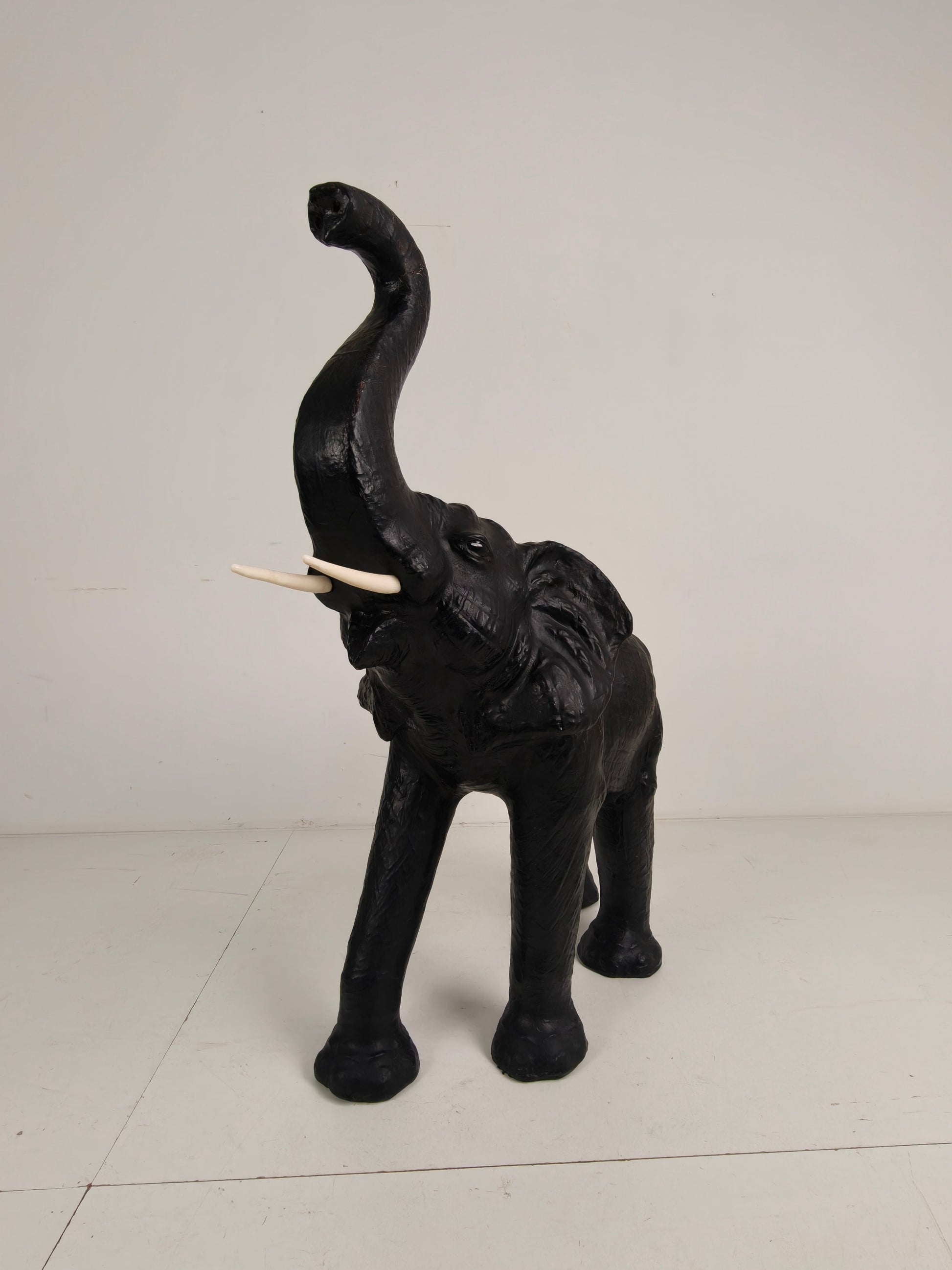 Extra Large Leather Elephant Sculpture 130 cm – ca. 1950 Extra Large Leather Elephant Sculpture 130 cm – ca. 1950