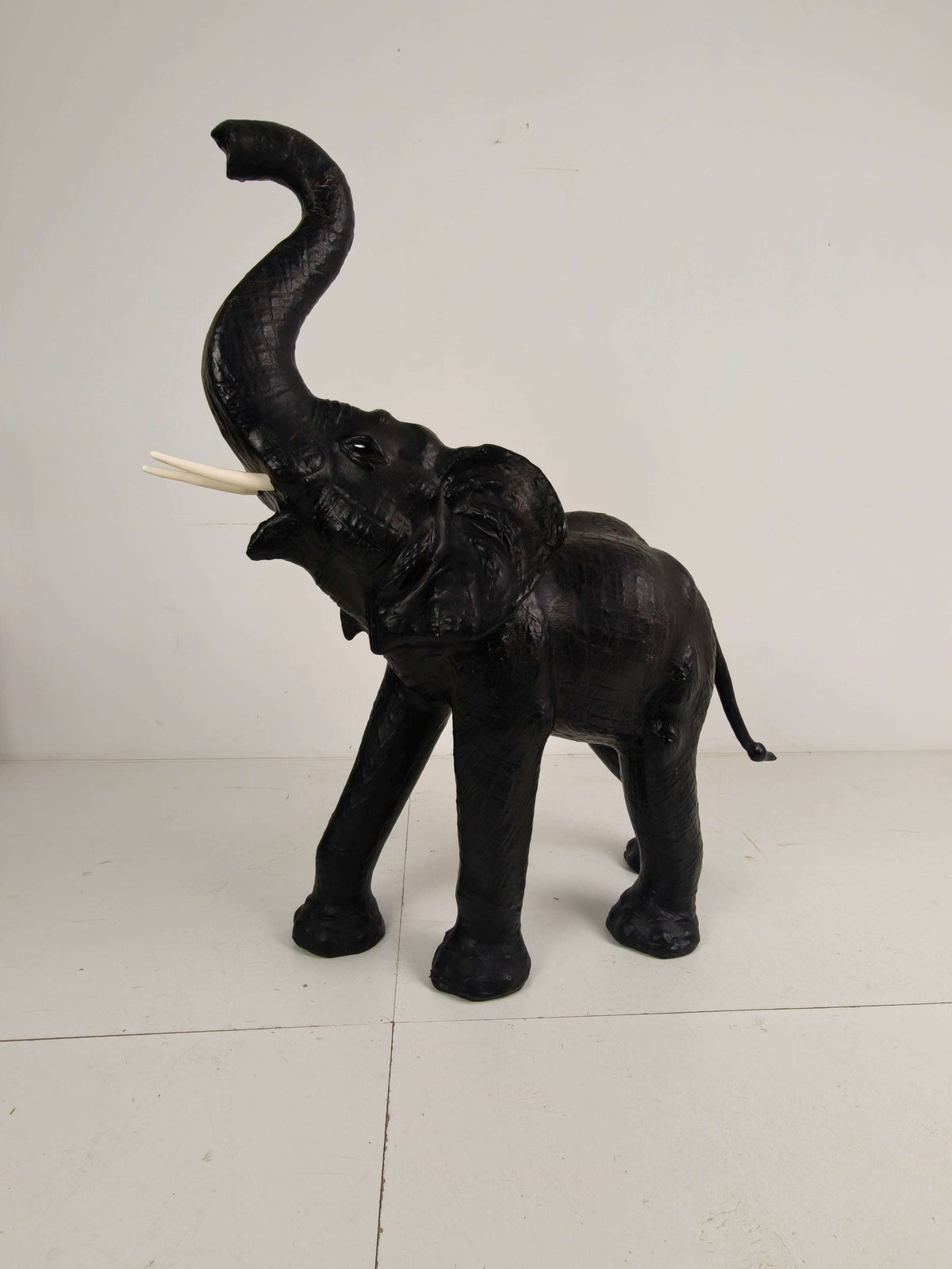Extra Large Leather Elephant Sculpture 130 cm – ca. 1950 Extra Large Leather Elephant Sculpture 130 cm – ca. 1950