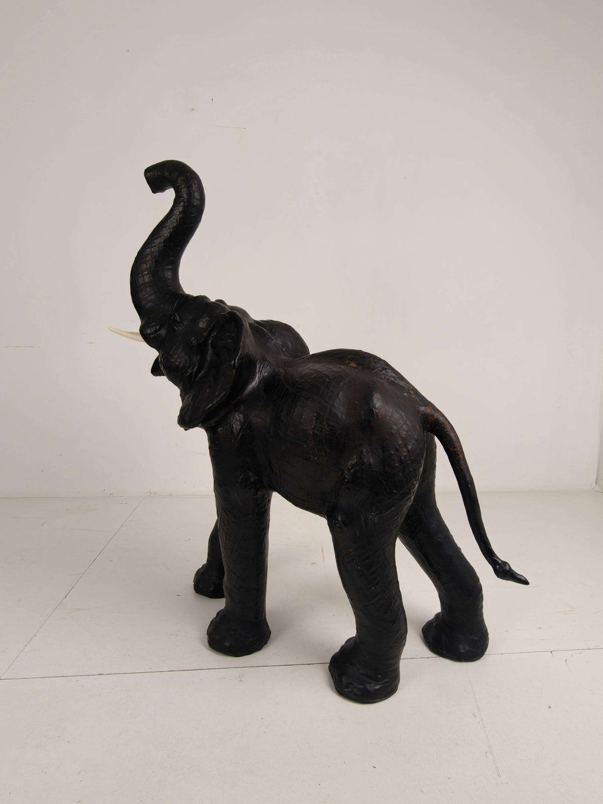Extra Large Leather Elephant Sculpture 130 cm – ca. 1950 Extra Large Leather Elephant Sculpture 130 cm – ca. 1950