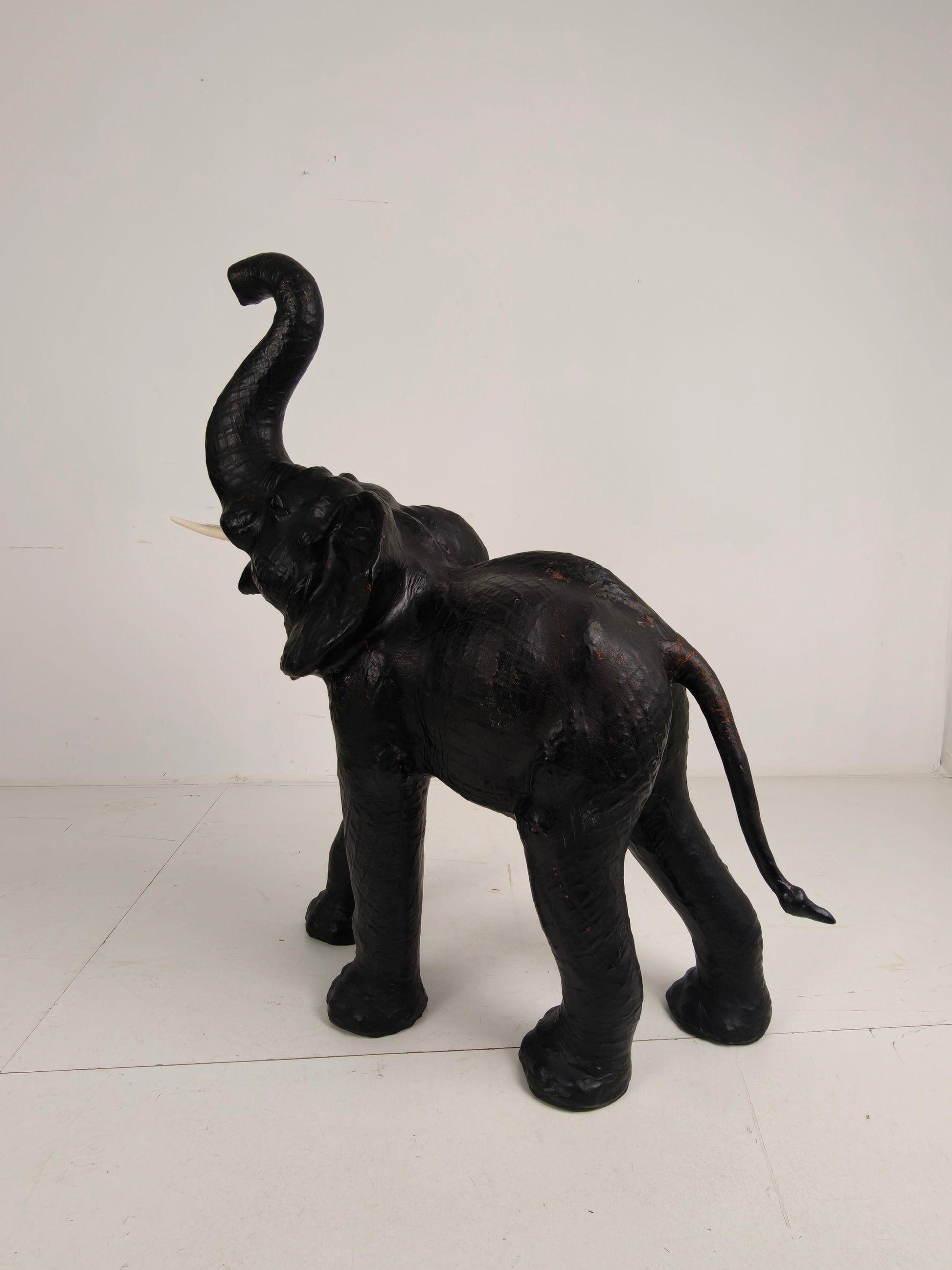 Extra Large Leather Elephant Sculpture 130 cm – ca. 1950 Extra Large Leather Elephant Sculpture 130 cm – ca. 1950