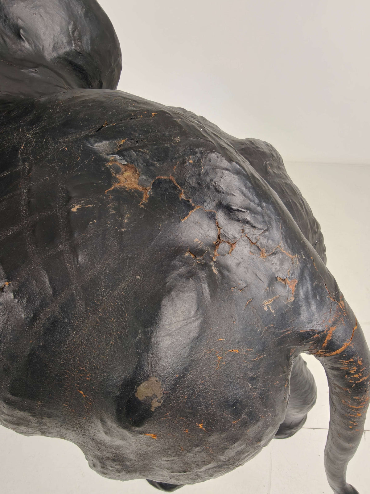 Extra Large Leather Elephant Sculpture 130 cm – ca. 1950 Extra Large Leather Elephant Sculpture 130 cm – ca. 1950