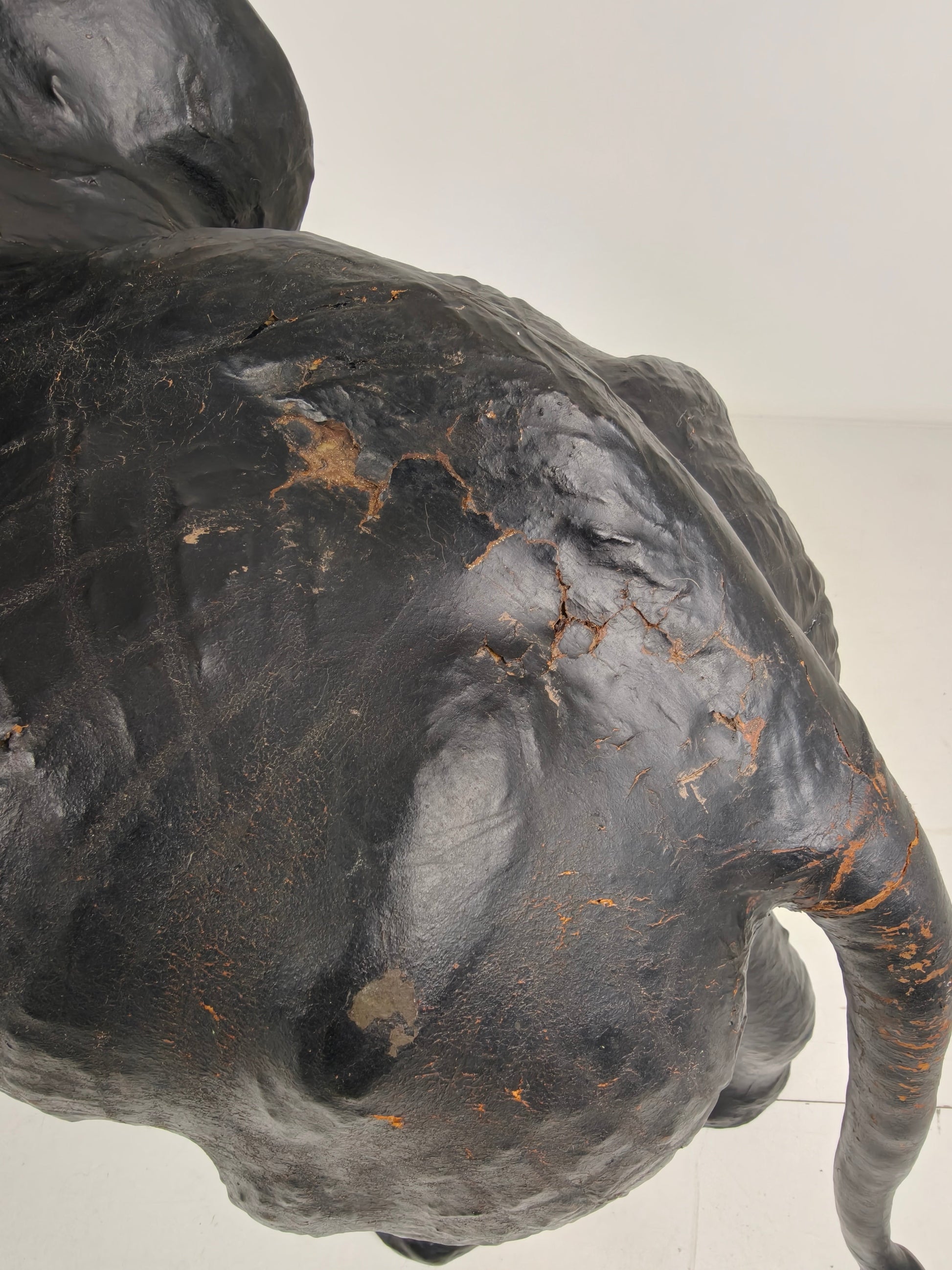 Extra Large Leather Elephant Sculpture 130 cm – ca. 1950 Extra Large Leather Elephant Sculpture 130 cm – ca. 1950