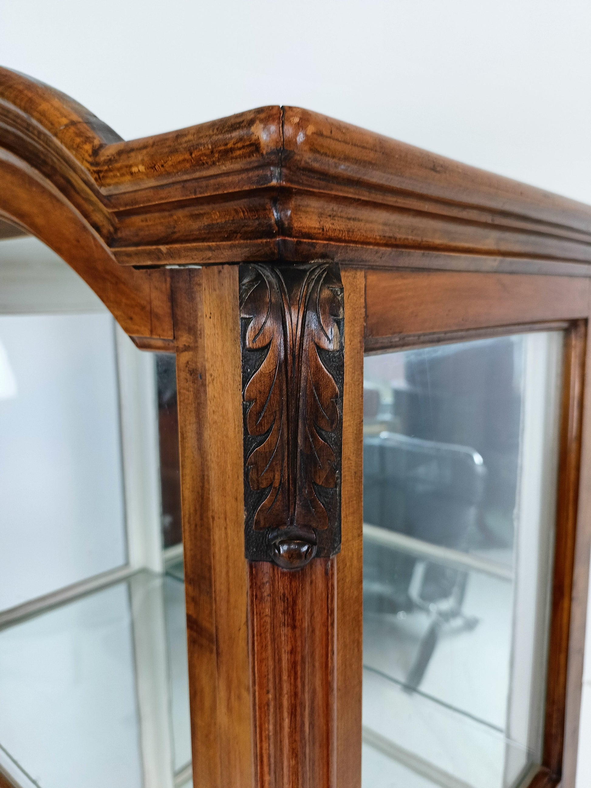 Eye catching display cabinet Eye catching display cabinet