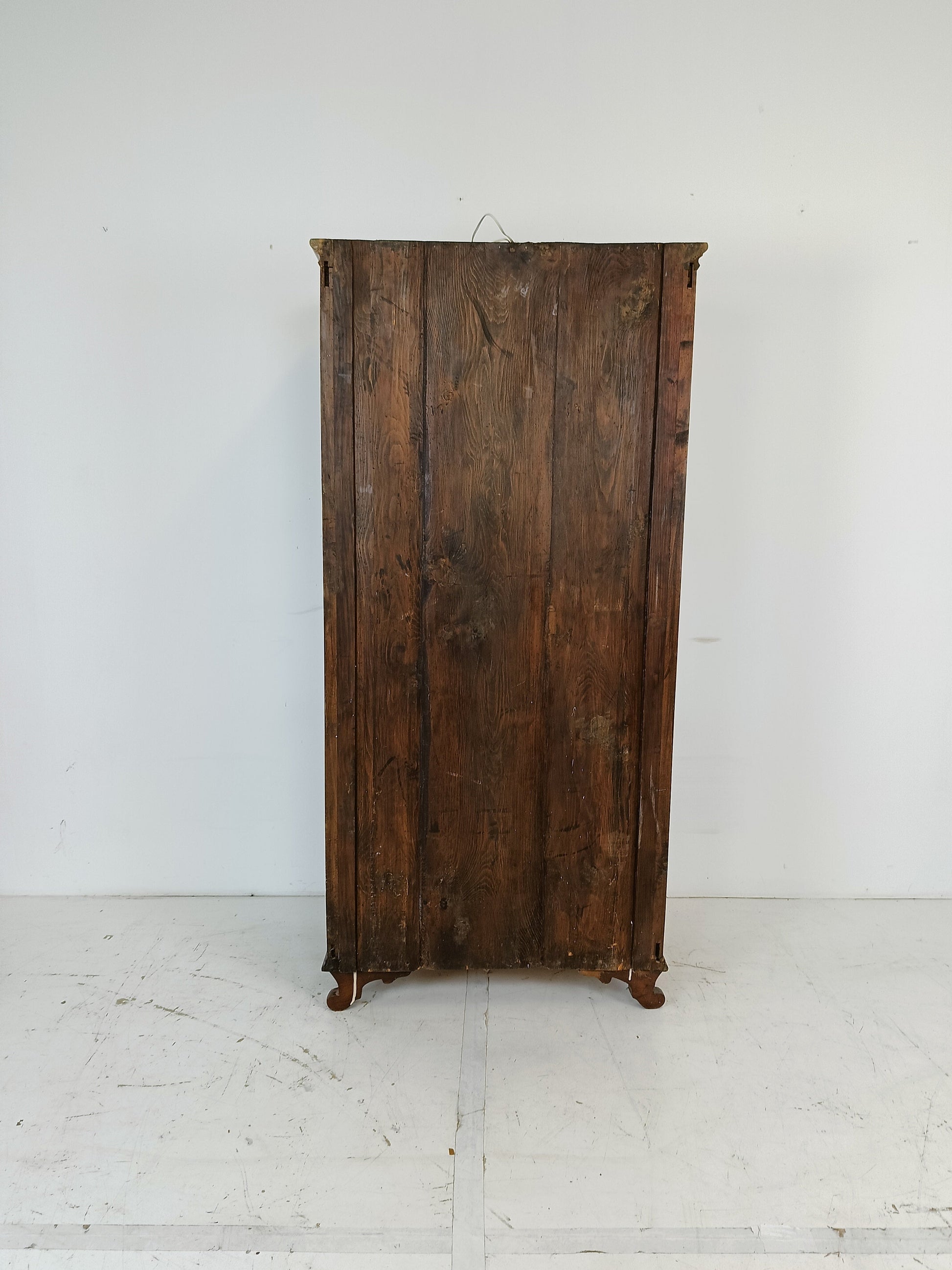 Eye catching display cabinet Eye catching display cabinet
