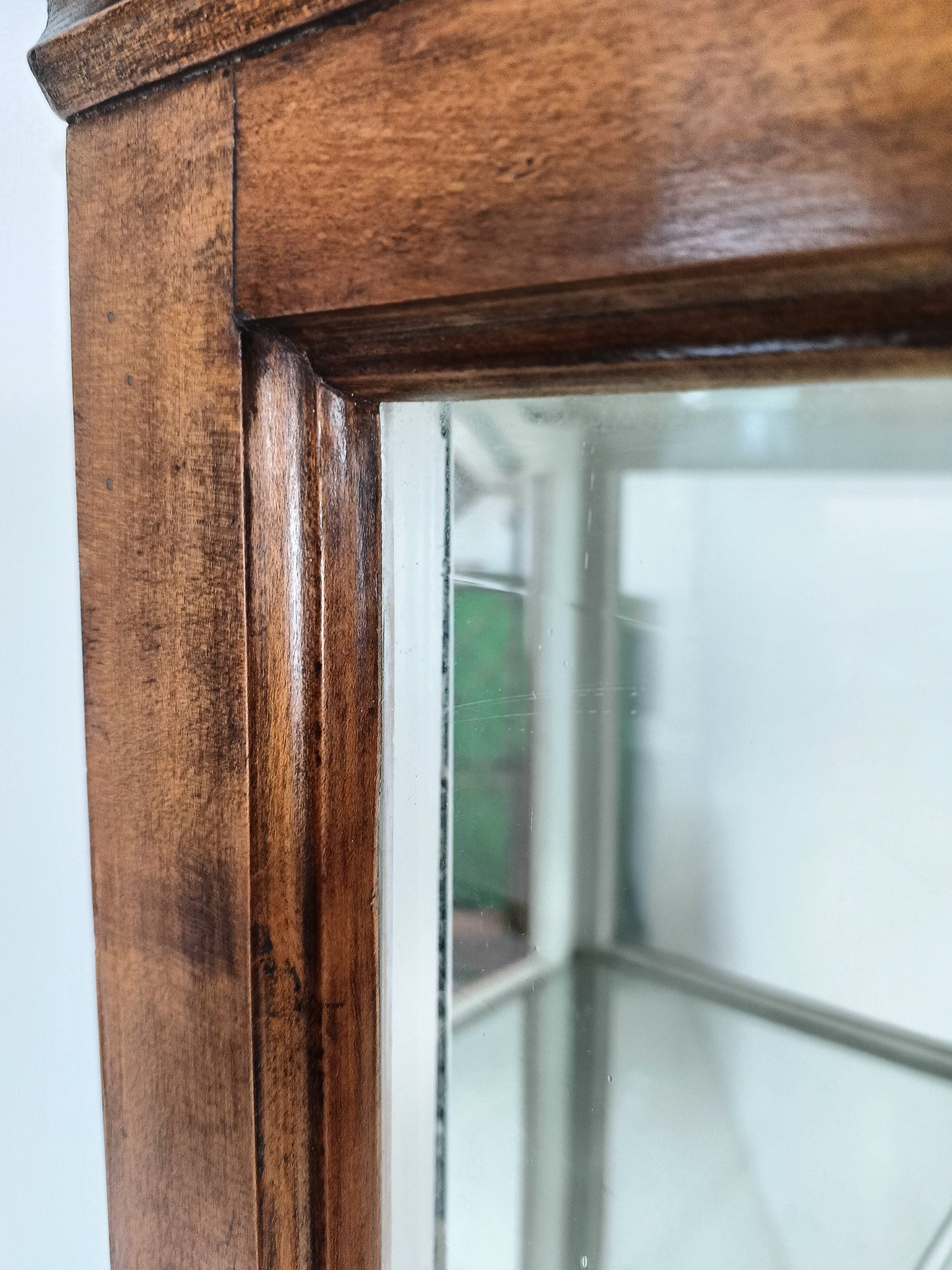 Eye catching display cabinet Eye catching display cabinet