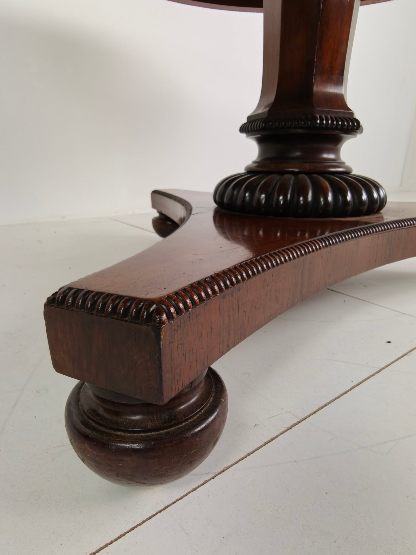 Fine Quality 19th Century William IV Rosewood Breakfast Tilt-Top Table – c.1820 Fine Quality 19th Century William IV Rosewood Breakfast Tilt-Top Table – c.1820