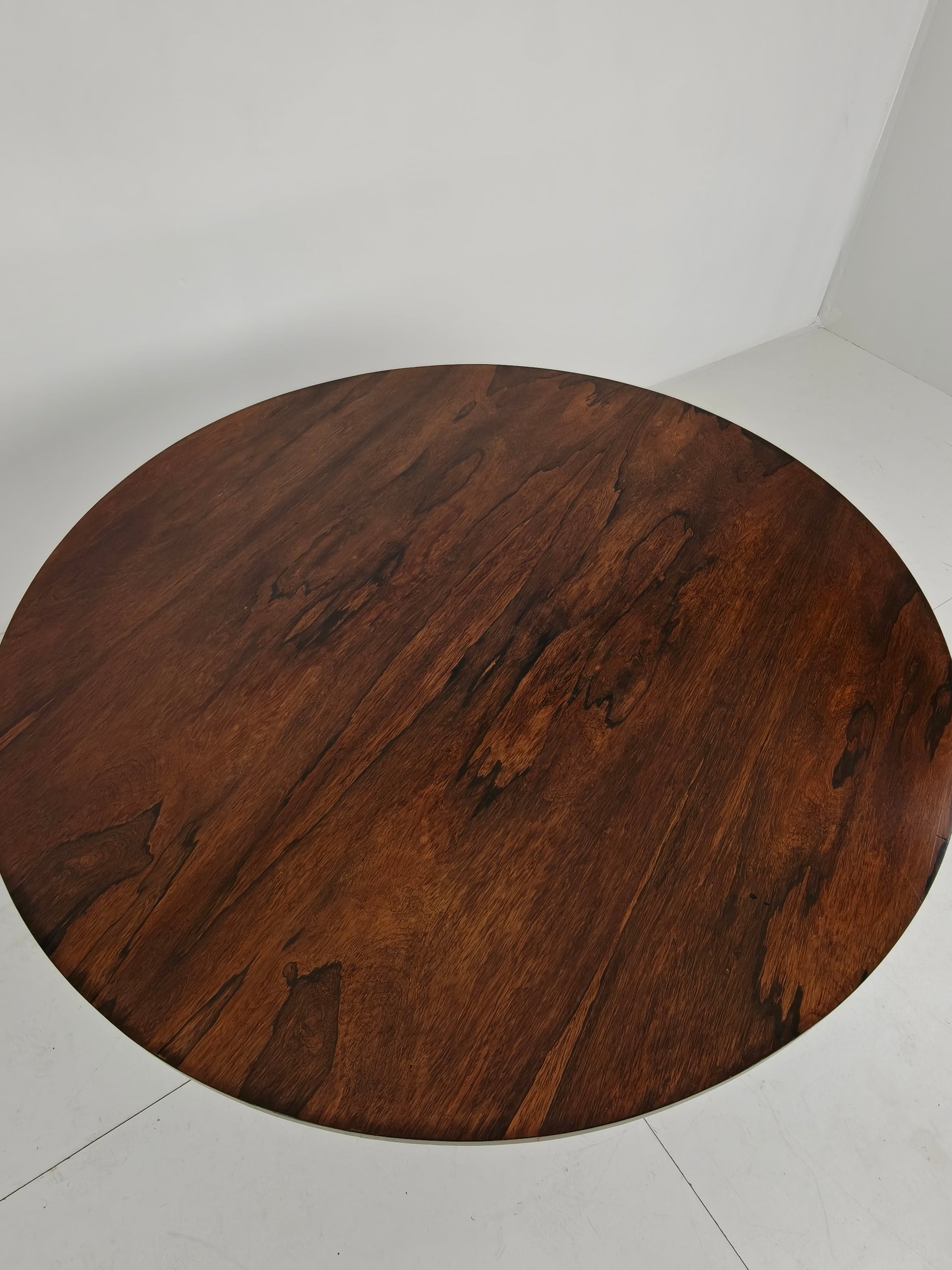 Fine Quality 19th Century William IV Rosewood Breakfast Tilt-Top Table – c.1820 Fine Quality 19th Century William IV Rosewood Breakfast Tilt-Top Table – c.1820