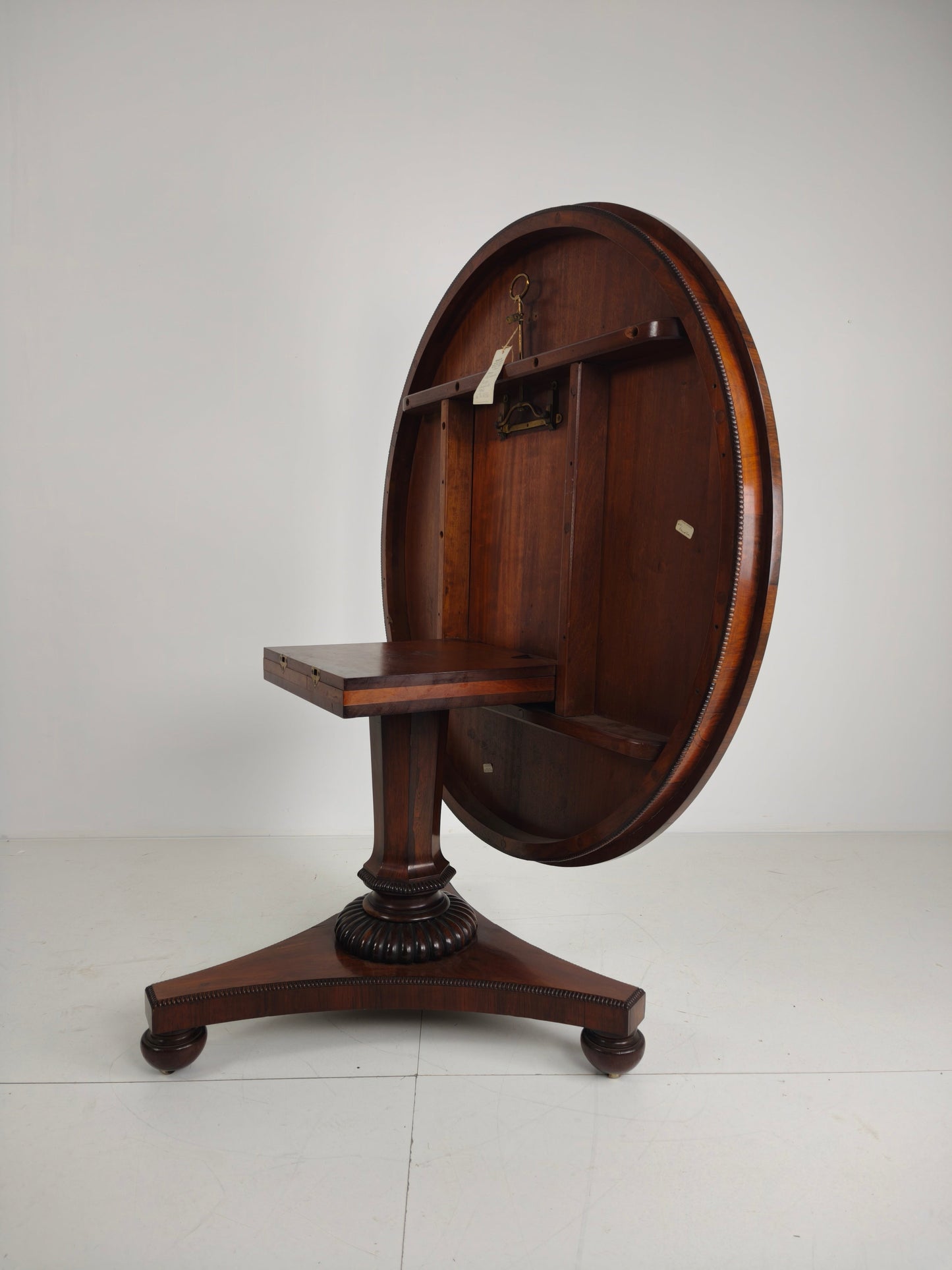 Fine Quality 19th Century William IV Rosewood Breakfast Tilt-Top Table – c.1820 Fine Quality 19th Century William IV Rosewood Breakfast Tilt-Top Table – c.1820