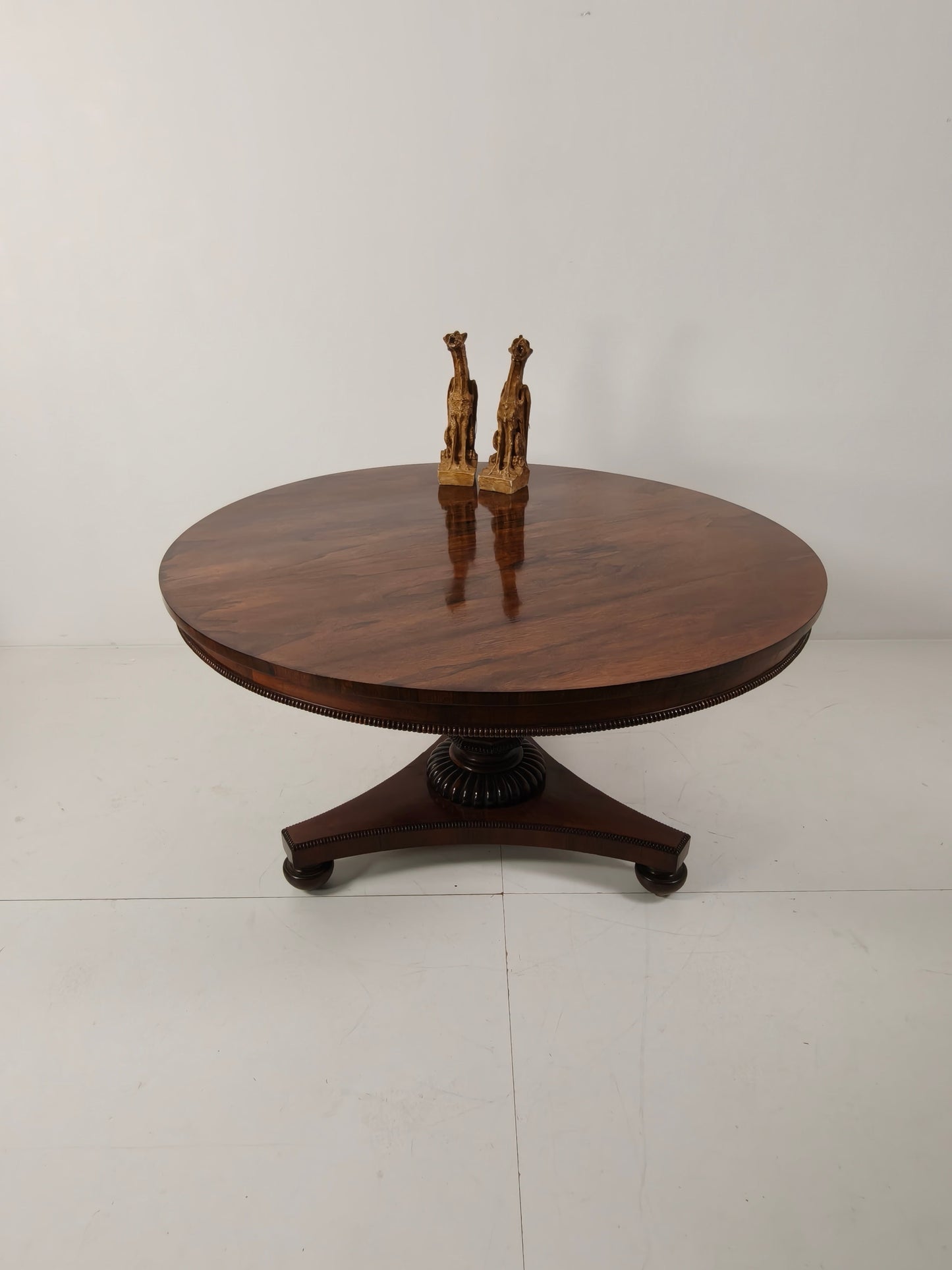 Fine Quality 19th Century William IV Rosewood Breakfast Tilt-Top Table – c.1820 Fine Quality 19th Century William IV Rosewood Breakfast Tilt-Top Table – c.1820