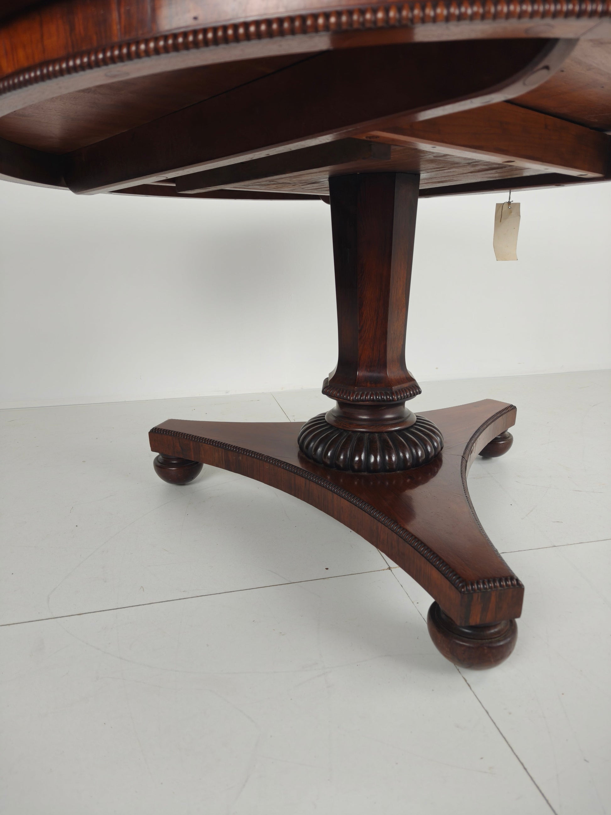 Fine Quality 19th Century William IV Rosewood Breakfast Tilt-Top Table – c.1820 Fine Quality 19th Century William IV Rosewood Breakfast Tilt-Top Table – c.1820