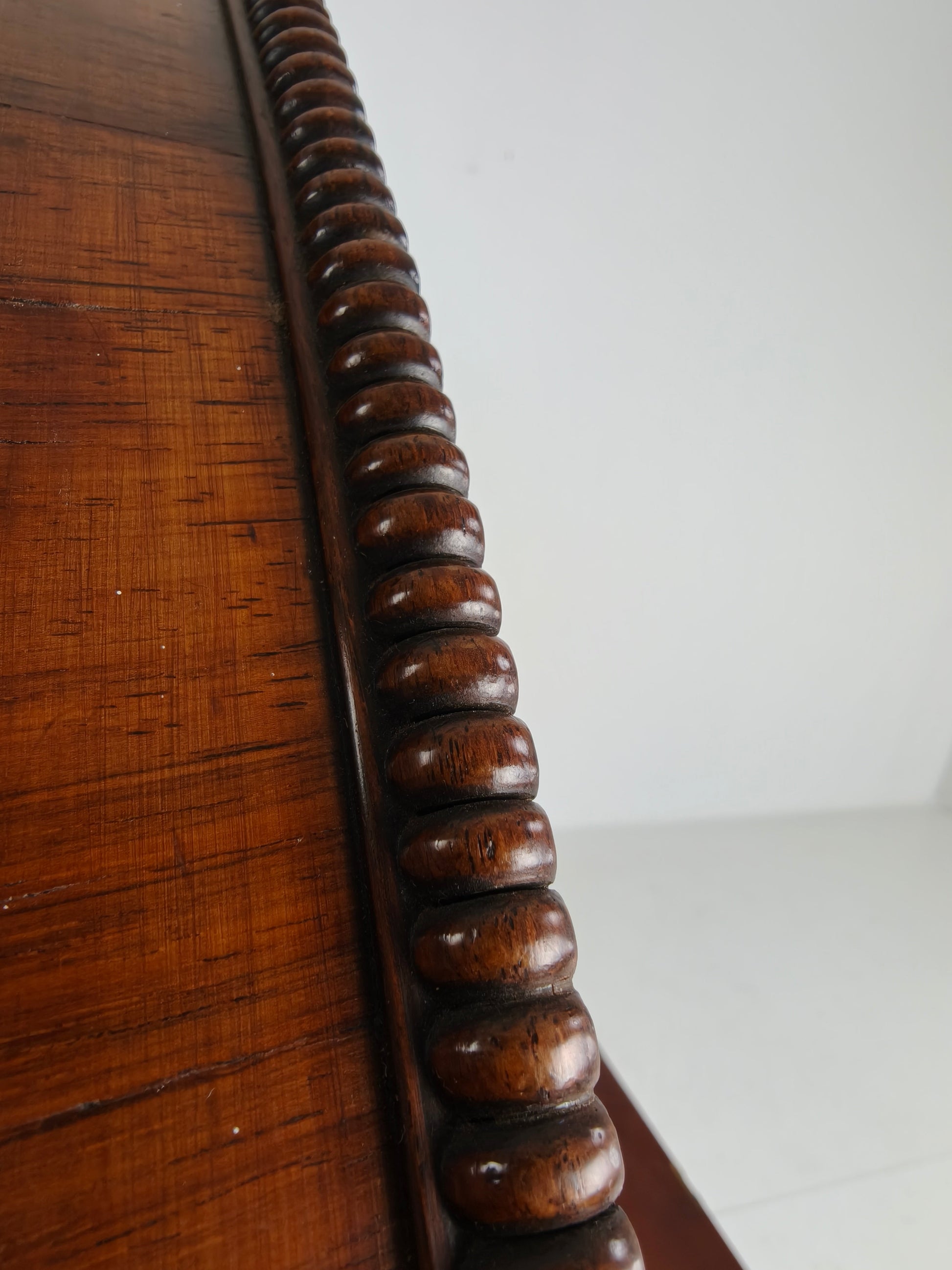 Fine Quality 19th Century William IV Rosewood Breakfast Tilt-Top Table – c.1820 Fine Quality 19th Century William IV Rosewood Breakfast Tilt-Top Table – c.1820