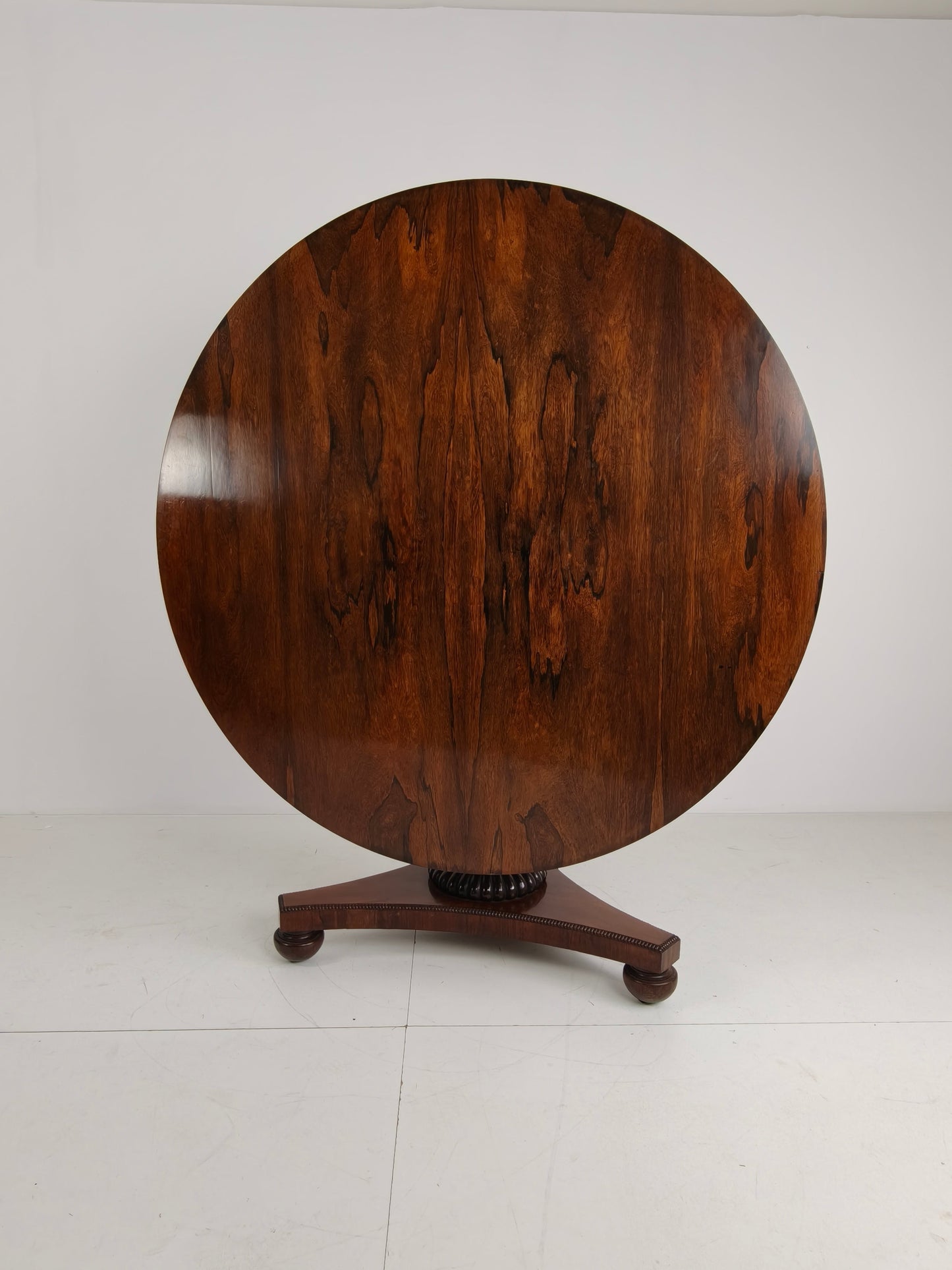 Fine Quality 19th Century William IV Rosewood Breakfast Tilt-Top Table – c.1820 Fine Quality 19th Century William IV Rosewood Breakfast Tilt-Top Table – c.1820