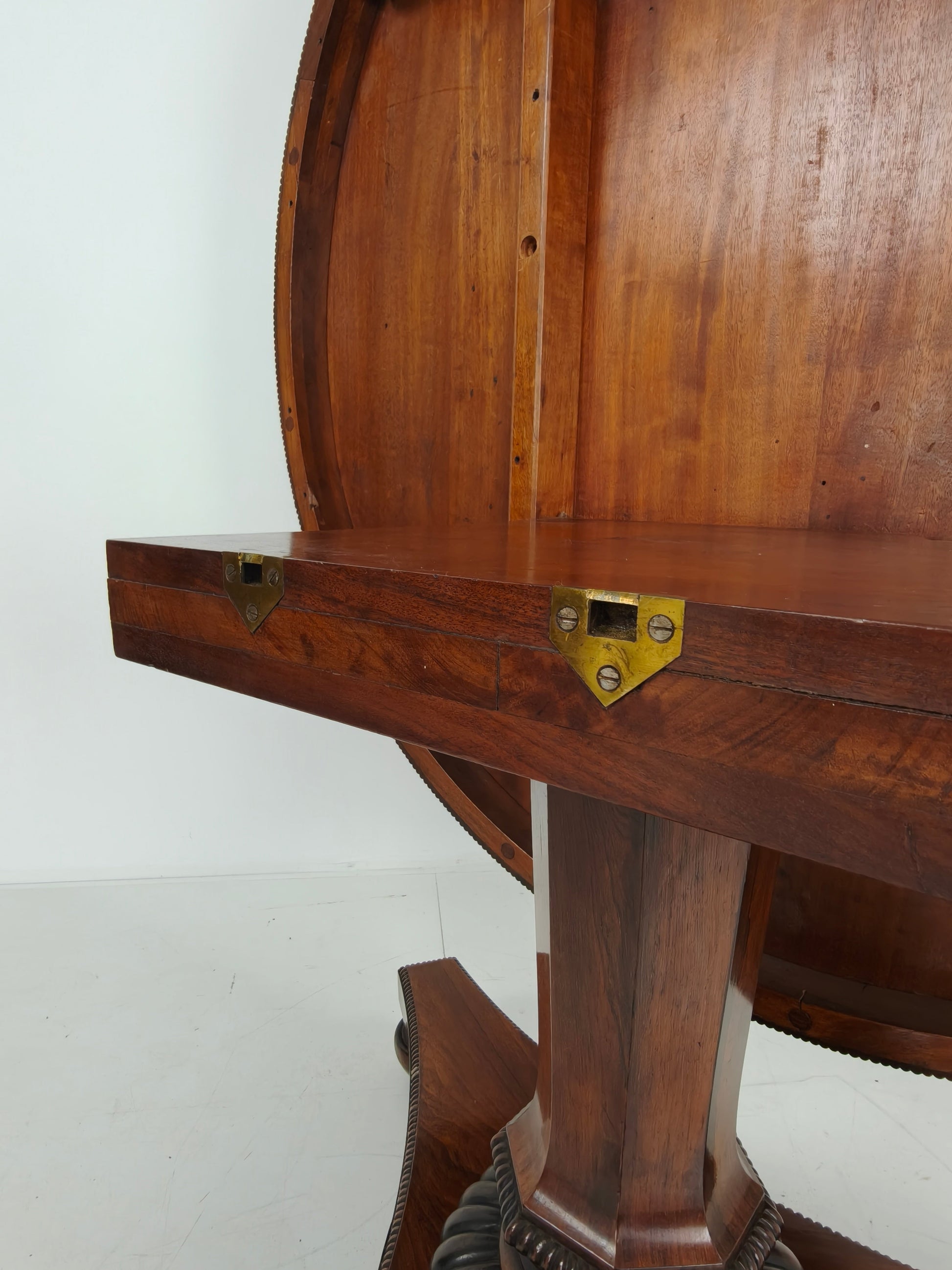 Fine Quality 19th Century William IV Rosewood Breakfast Tilt-Top Table – c.1820 Fine Quality 19th Century William IV Rosewood Breakfast Tilt-Top Table – c.1820